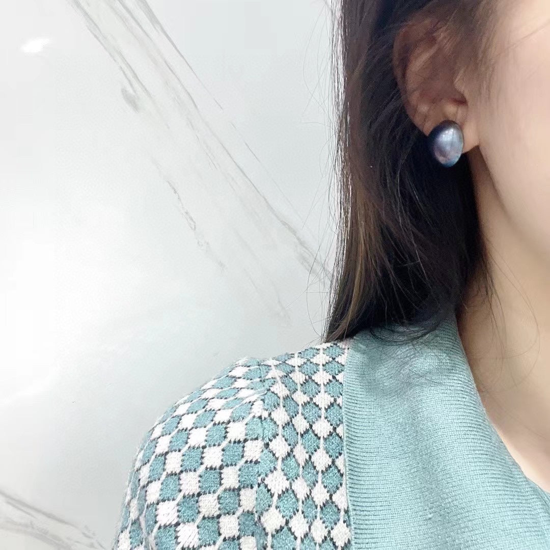 18k 镀金耳环耳钉，配 16-17 毫米海水马贝珍珠 - 高品质珠宝
