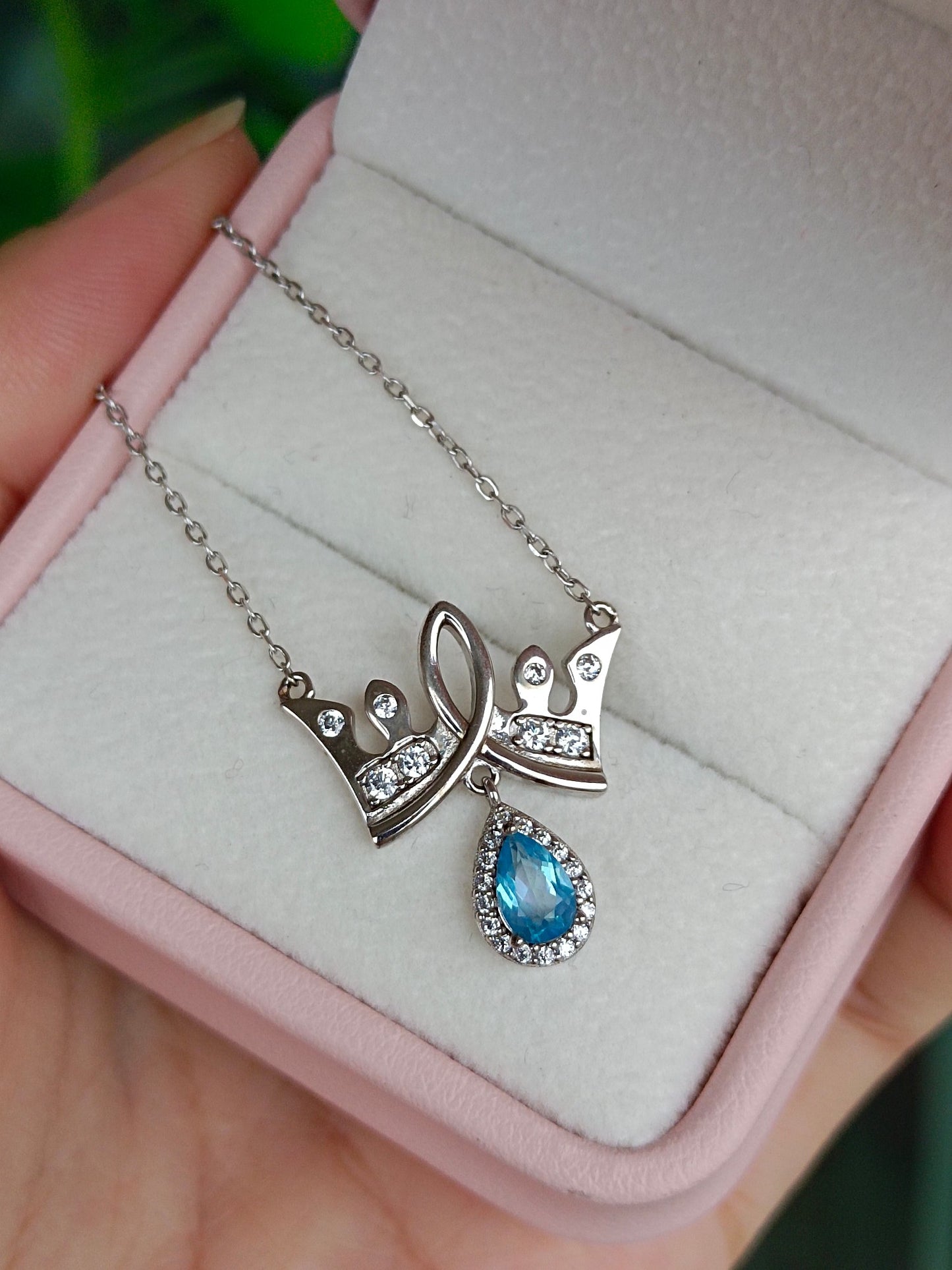 Colier coroană cu topaz natural - Un simbol al fericirii în bijuterii