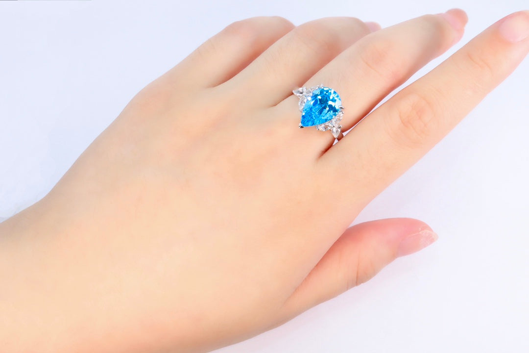 Swiss Blue Topaz Ring with 18K Gold and Diamonds - Elegant Jewelry