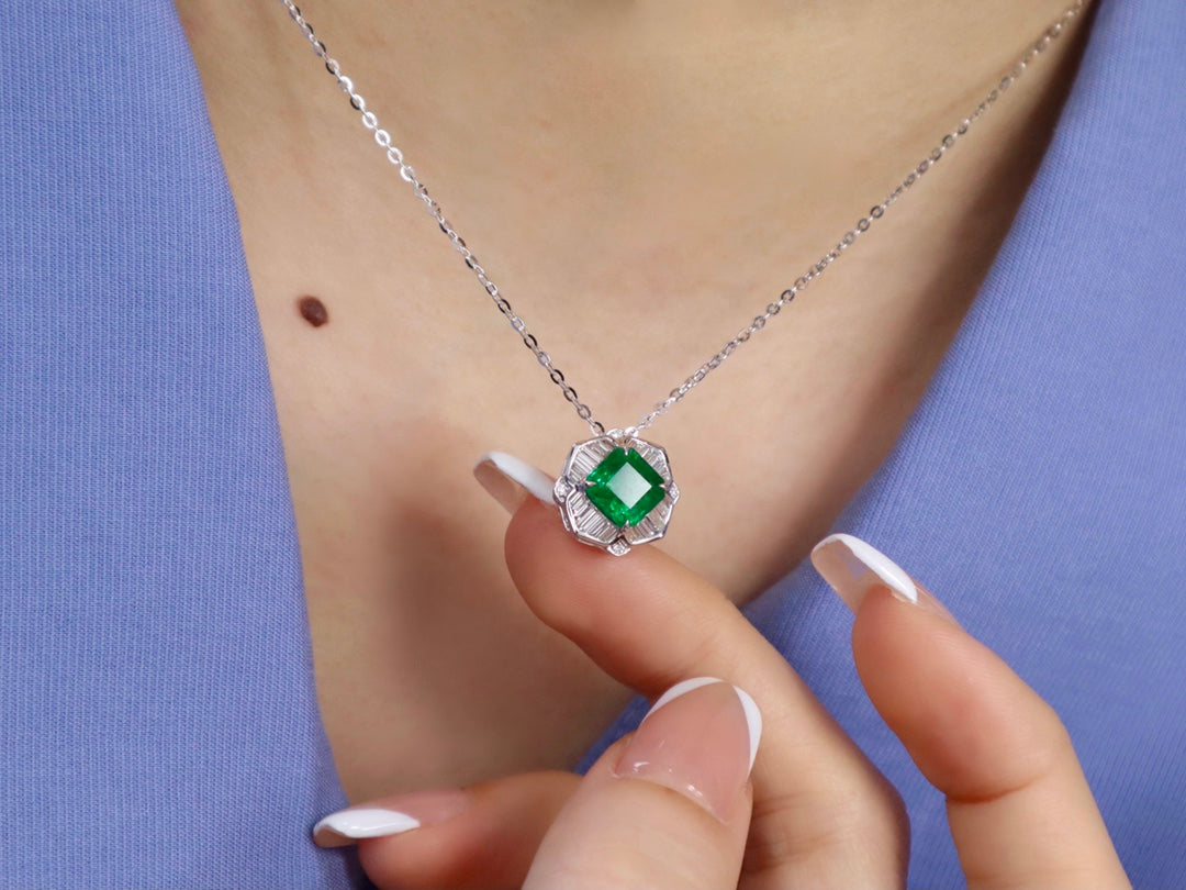 Collana con pendente di smeraldi: gioiello senza tempo