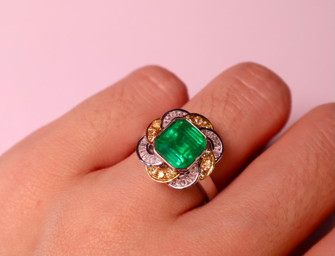 Emerald Ring - Vivid Green Jewelry Masterpiece