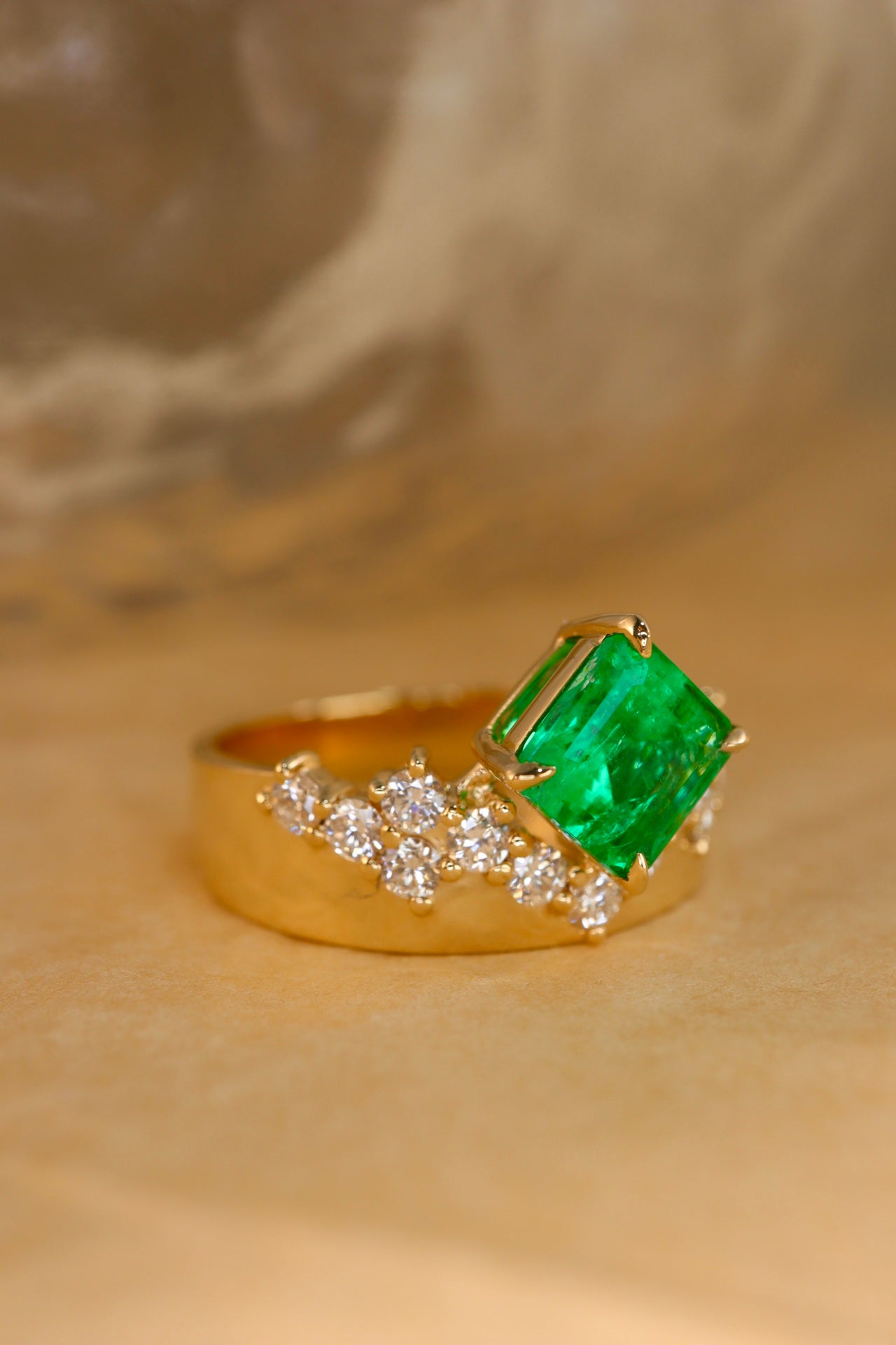 Panjshir-Smaragdschmuck mit Diamantakzent – ​​eine funkelnde Wahl