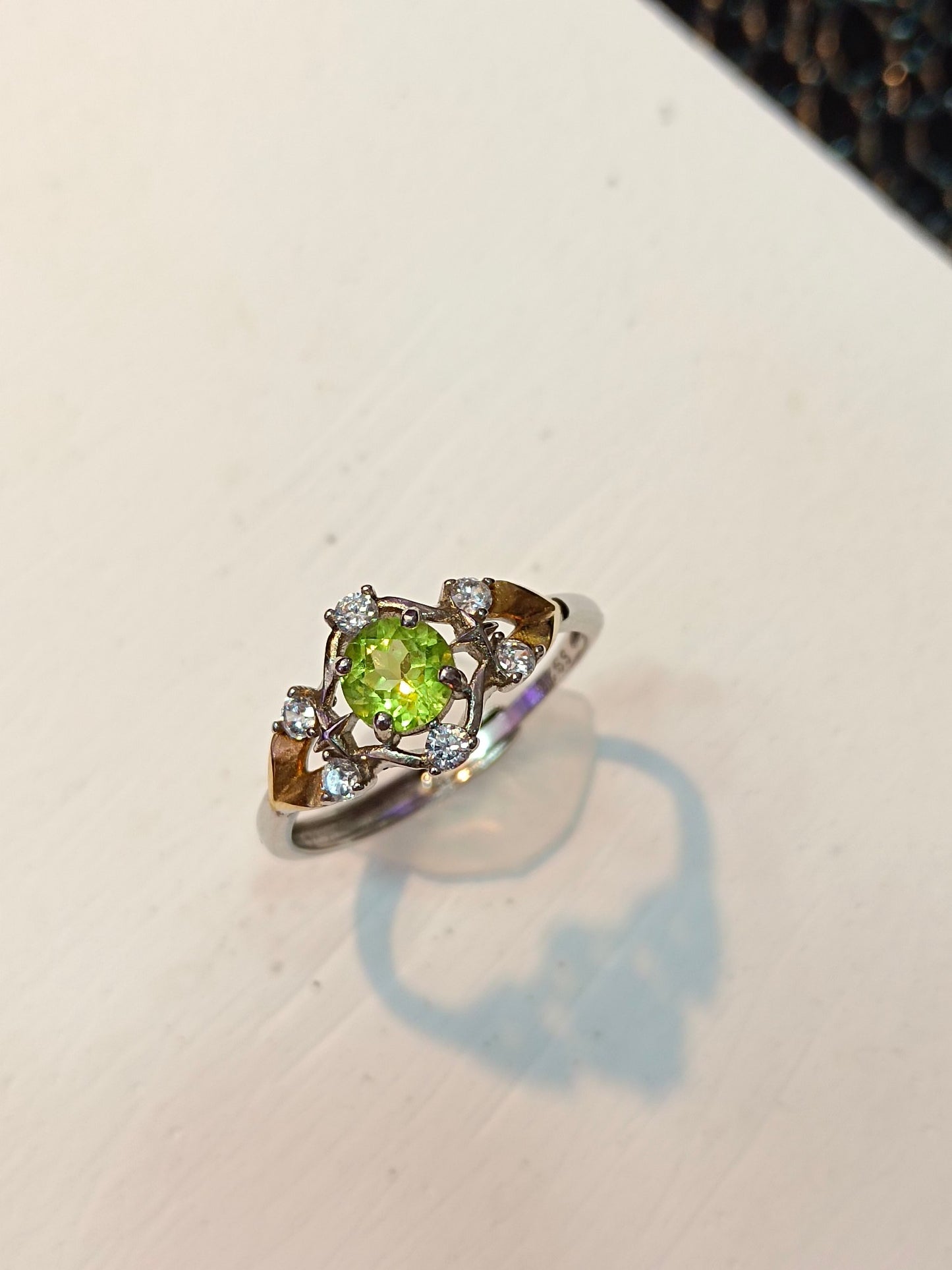 S925 Silver Embedded Peridot Two-Tone Ring - Minimalist Fashion Jewelry
