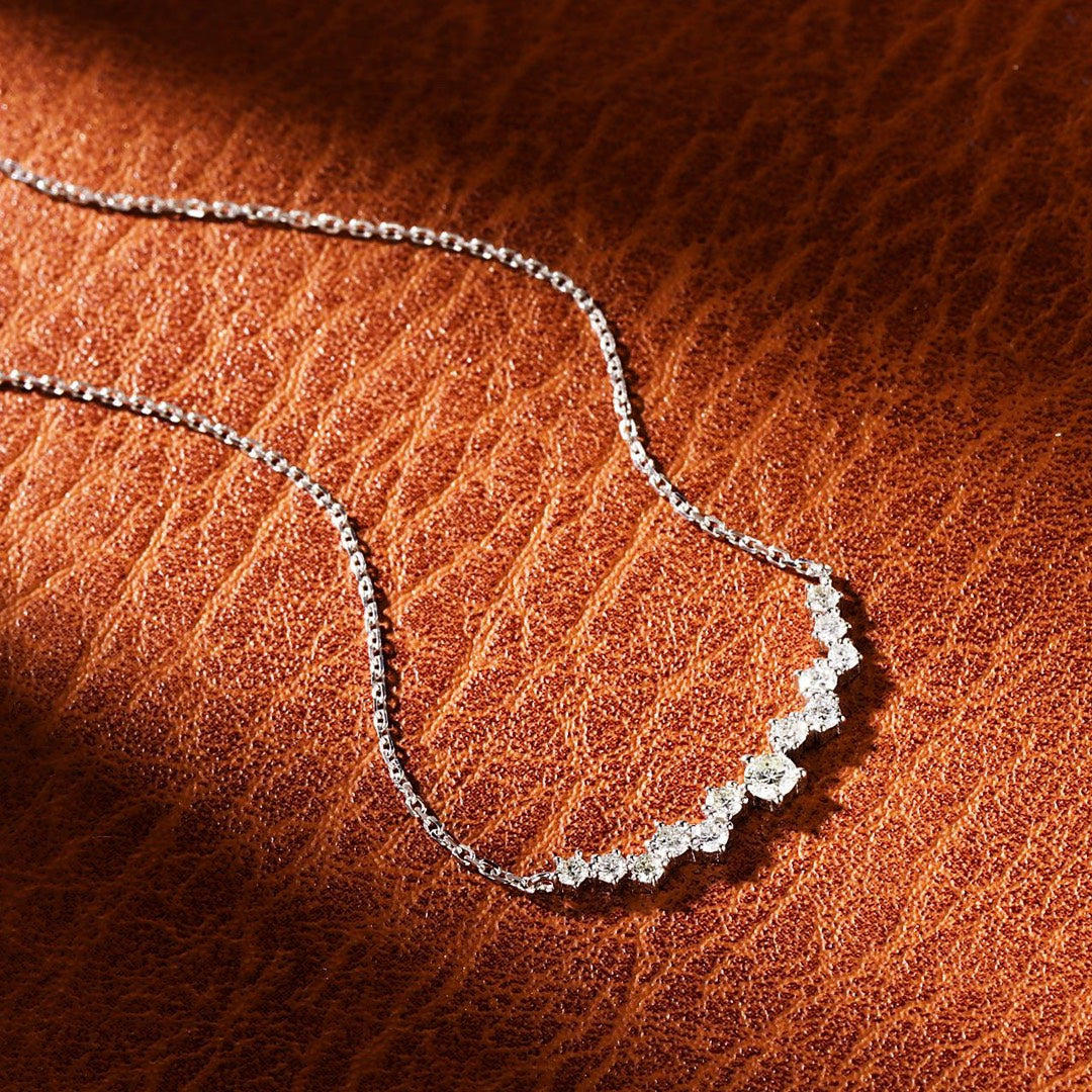 Halskette mit lächelndem Sternenhimmel-Anhänger aus 18 Karat Zuchtdiamant – luxuriöser Schmuck