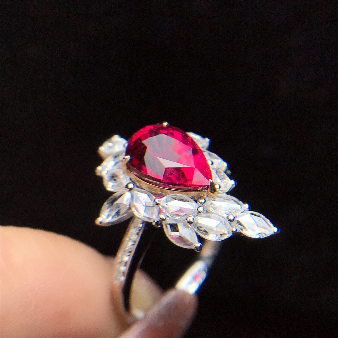 Anillo de Turmalina Natural con Adorno de Diamantes de 18k - Joyería Exquisita