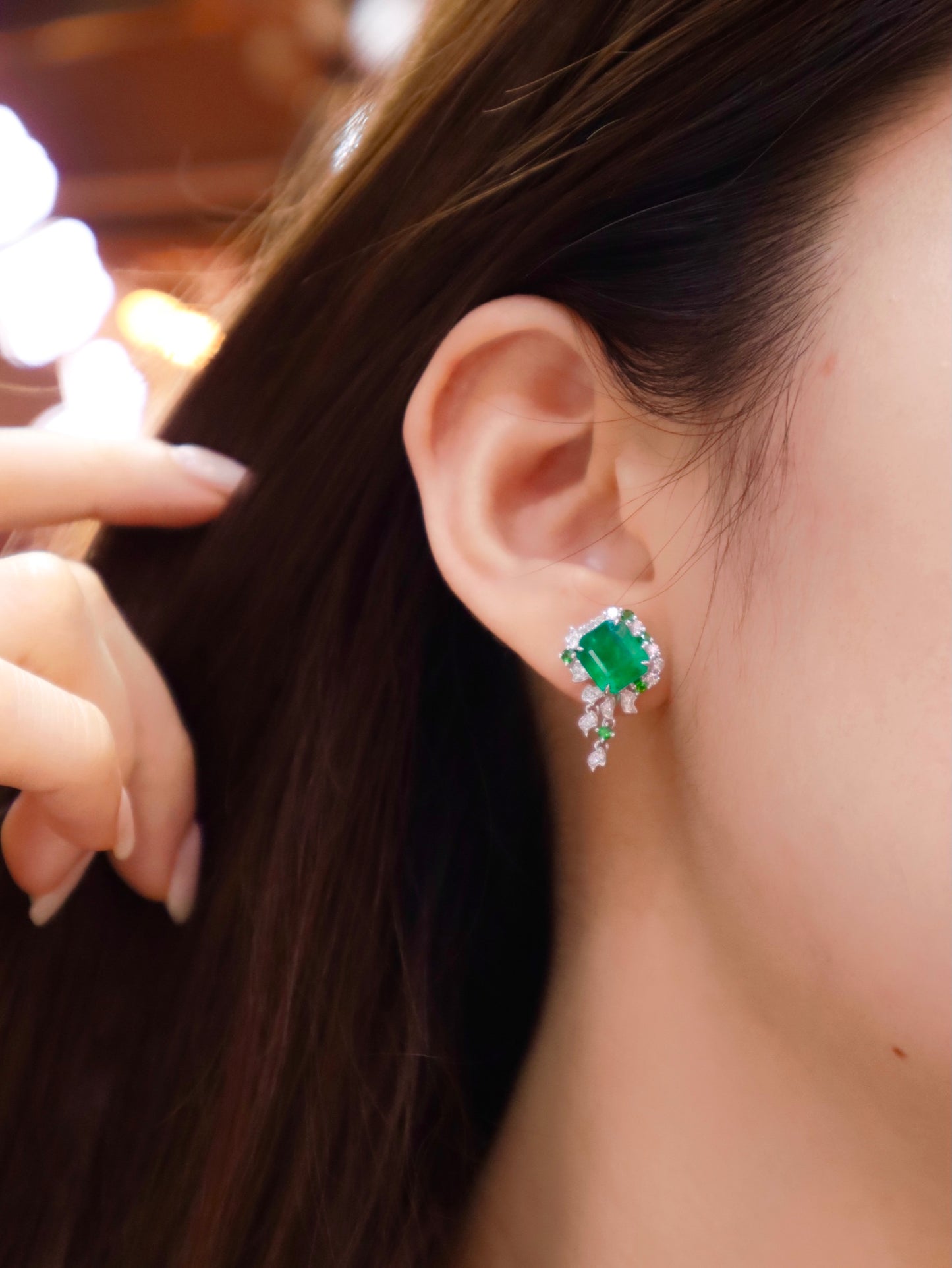 Emerald örhängen - 4,37 karat designerstycke med GILD-certifiering