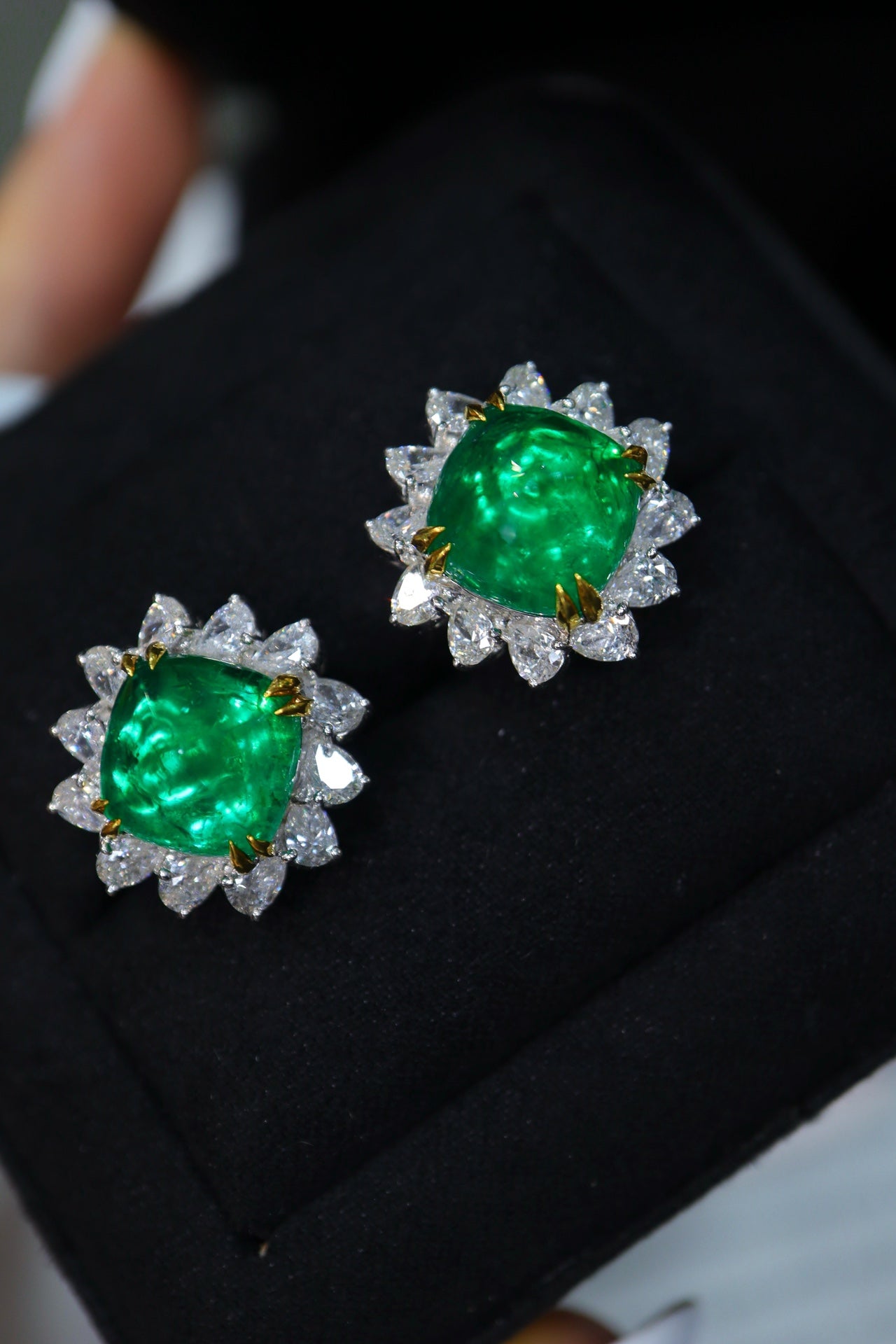 Emerald Green Sugarloaf Stud örhängen - Lyxigt smycke