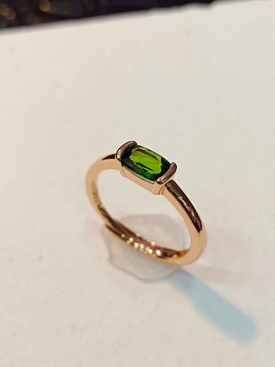Minimalistisk eleganse: Naturlig diopsidering i smykkesamlingen