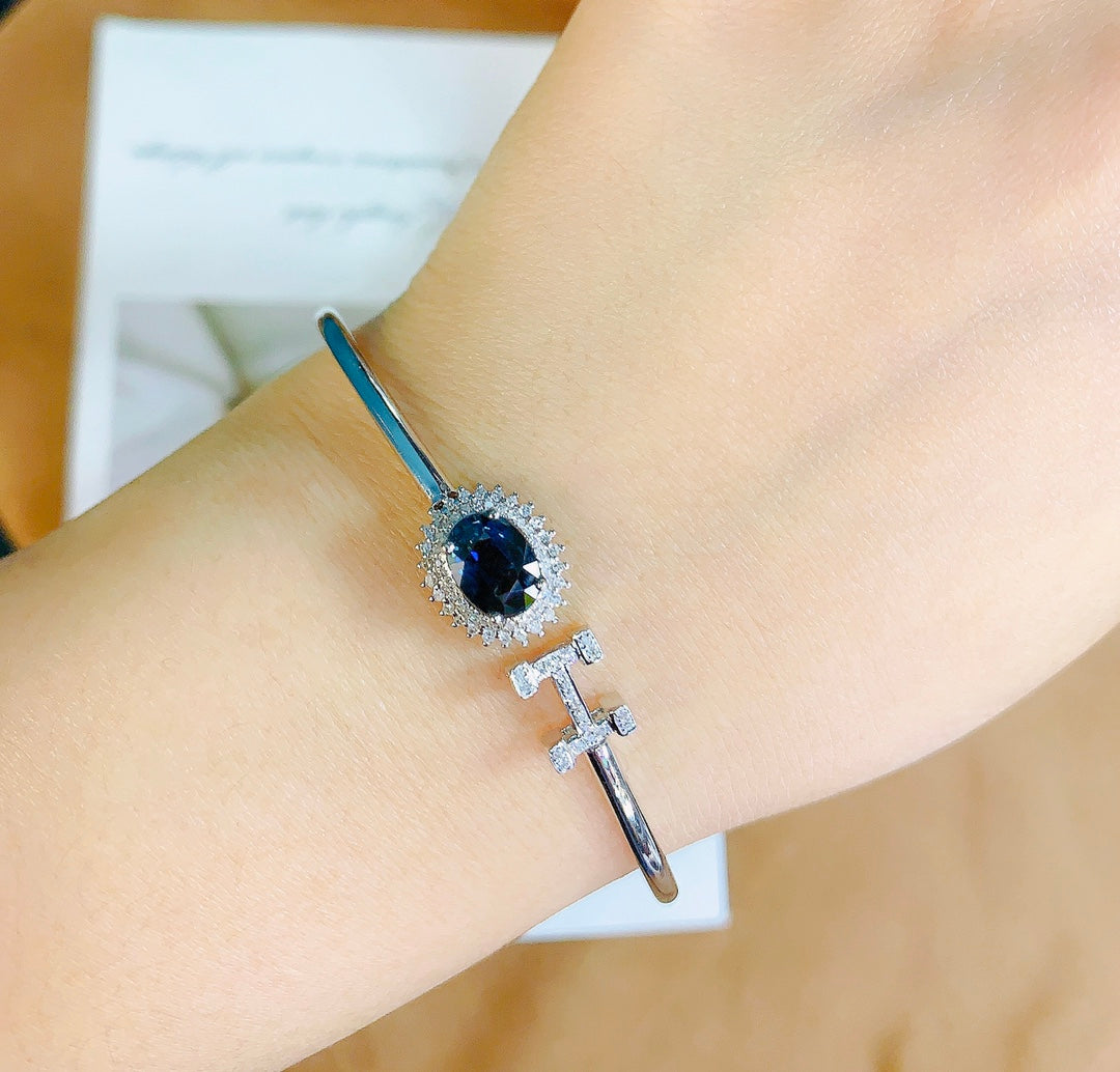 Elegant Goddess-Style 18K Gold Sapphire Bracelet - A Must-Have Jewelry