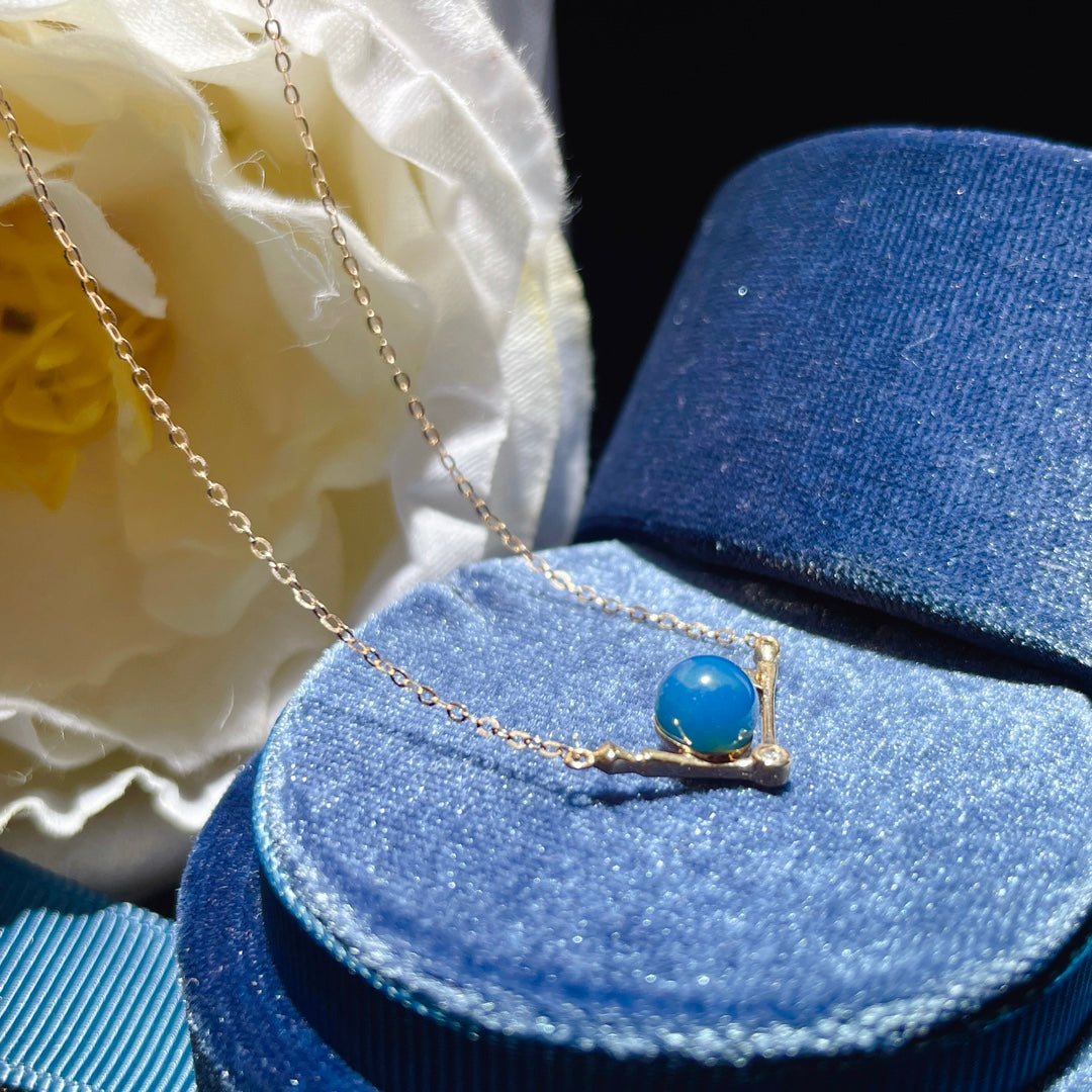 Exquisito Colgante de Ámbar Azul Dominicana Incrustado en Oro de 18K - Joyería Única