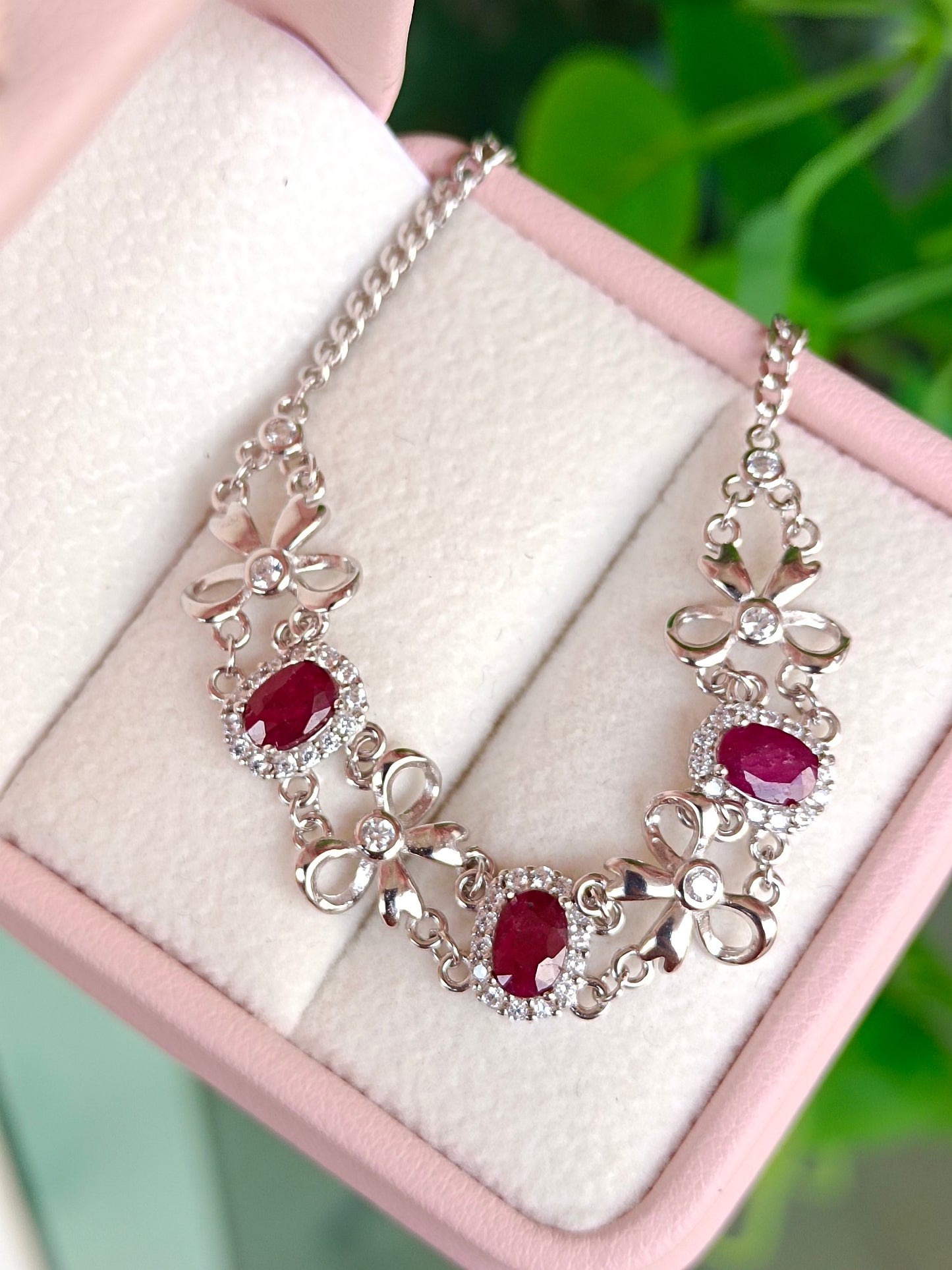 Adorable Ruby Bowknot Bracelet - Elegant and Fashionable Jewelry