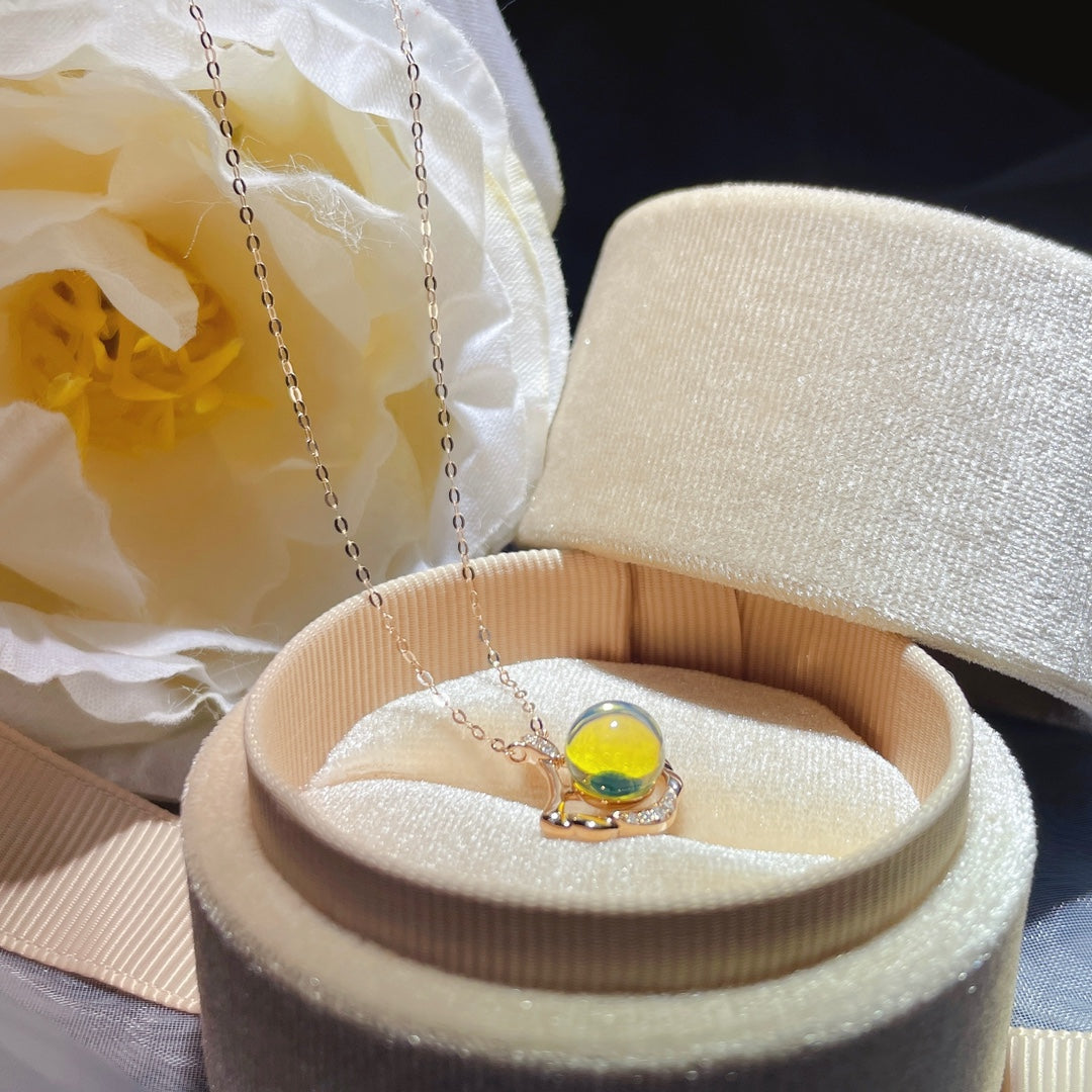 وصول جديد: قلادة من الكهرمان الأزرق الدومينيكي المضمنة بالذهب عيار 18 قيراط - مجوهرات رائعة