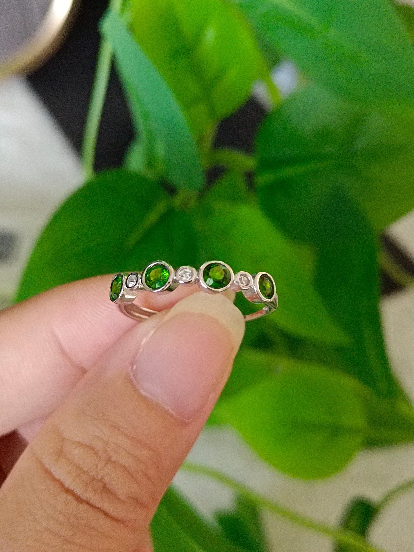 Anello a bolle di diopside naturale - Gioiello squisito