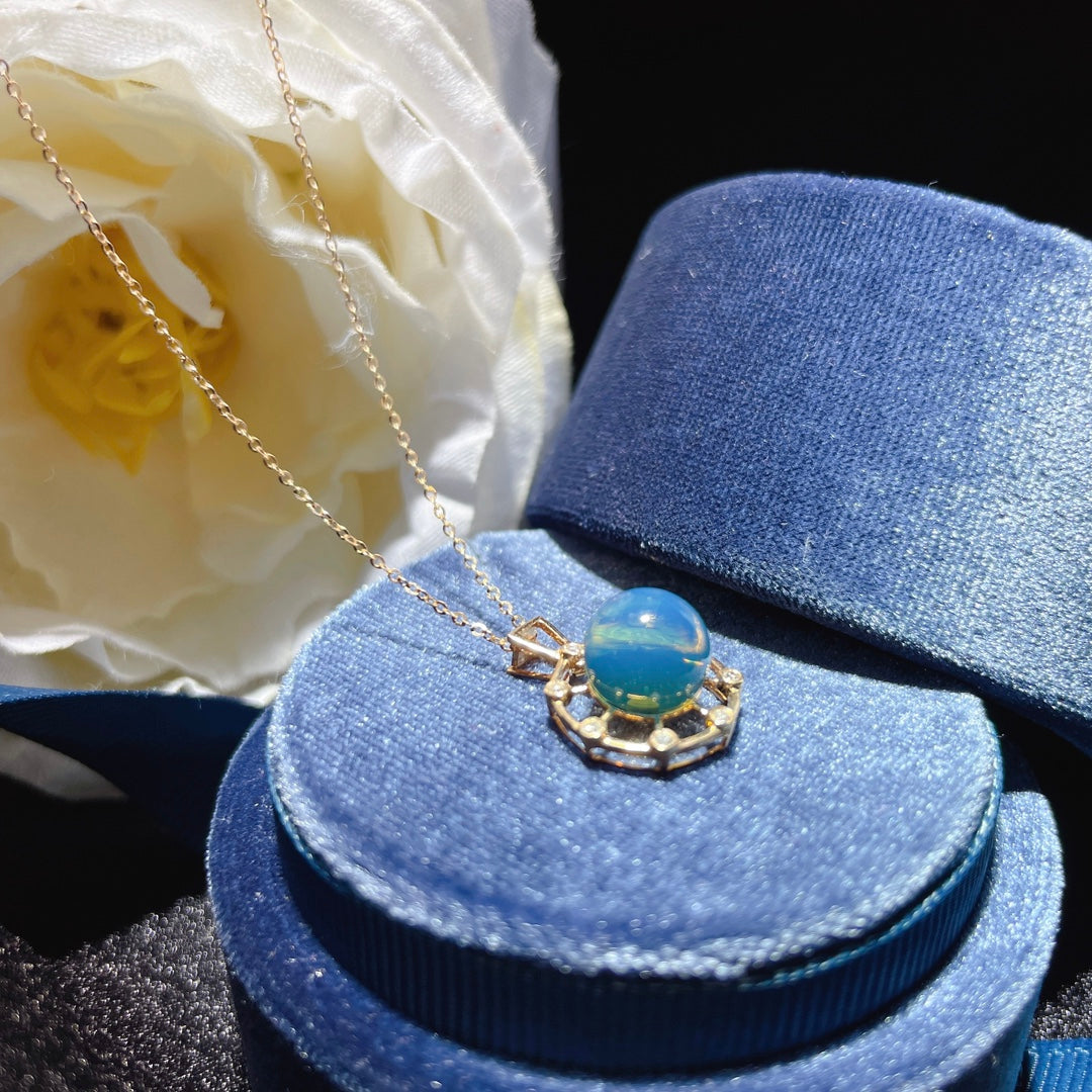 Zarif 18 Ayar Altın Gömülü Dominik Mavisi Kehribar Kolye - Benzersiz Takı