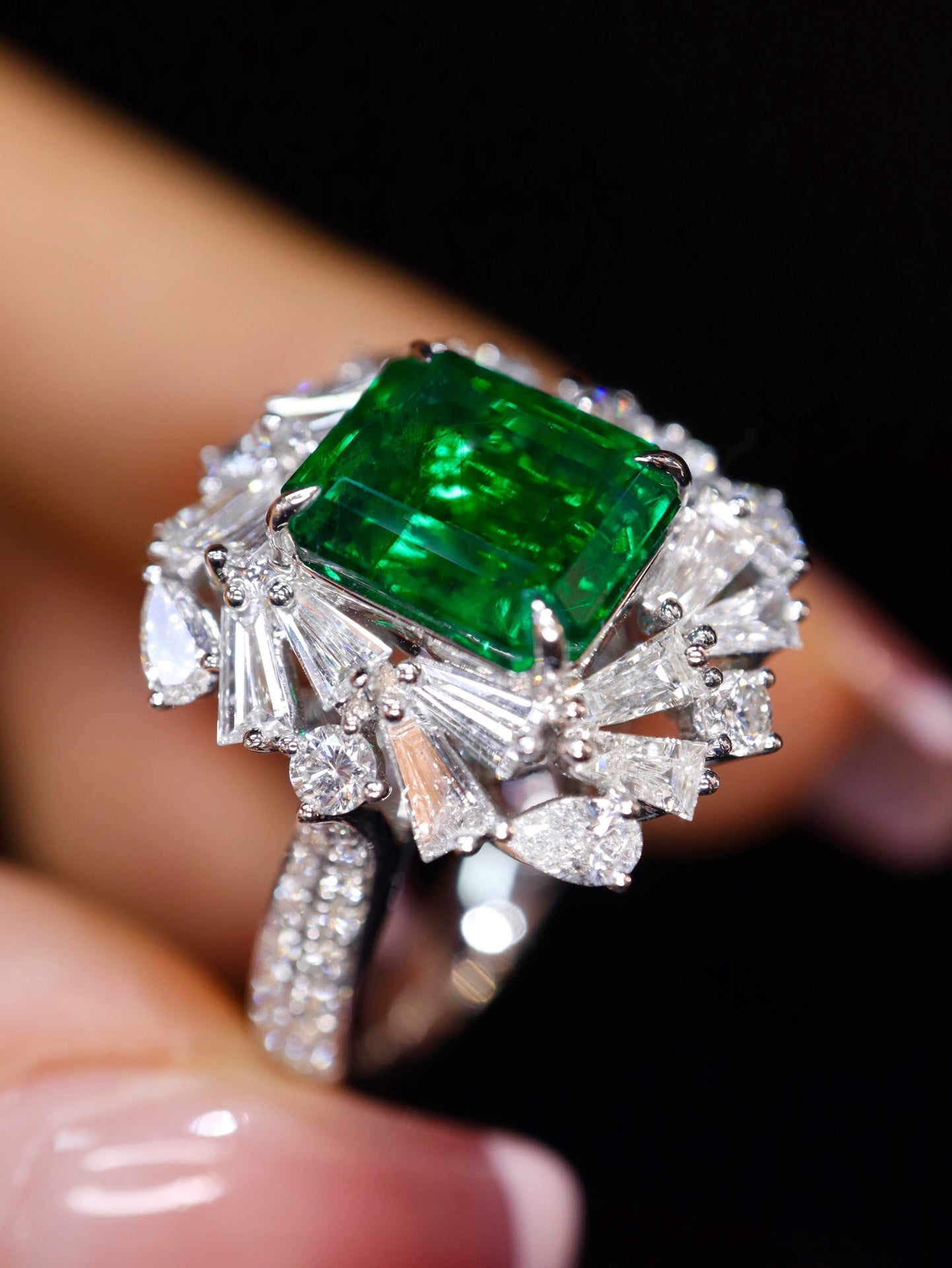 Anello con smeraldo - Gioiello di lusso Warton Green da 3,01 ct