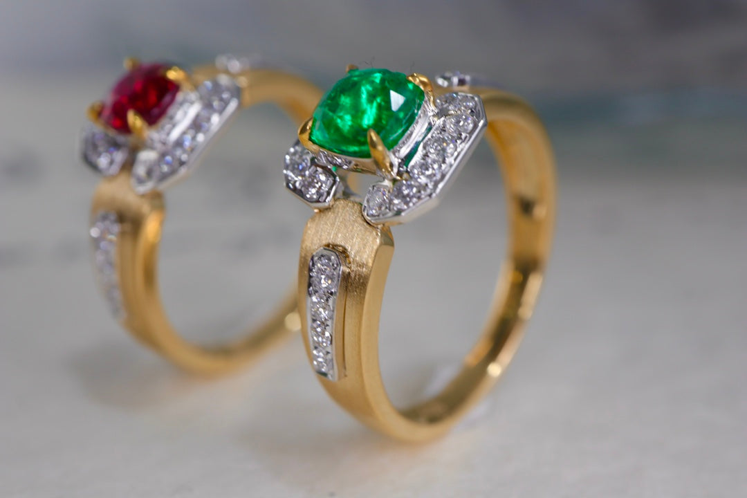 Luxuriöser und trendiger Schmuck: 18-karätiges Gold und mit Diamanten verziertes Stück
