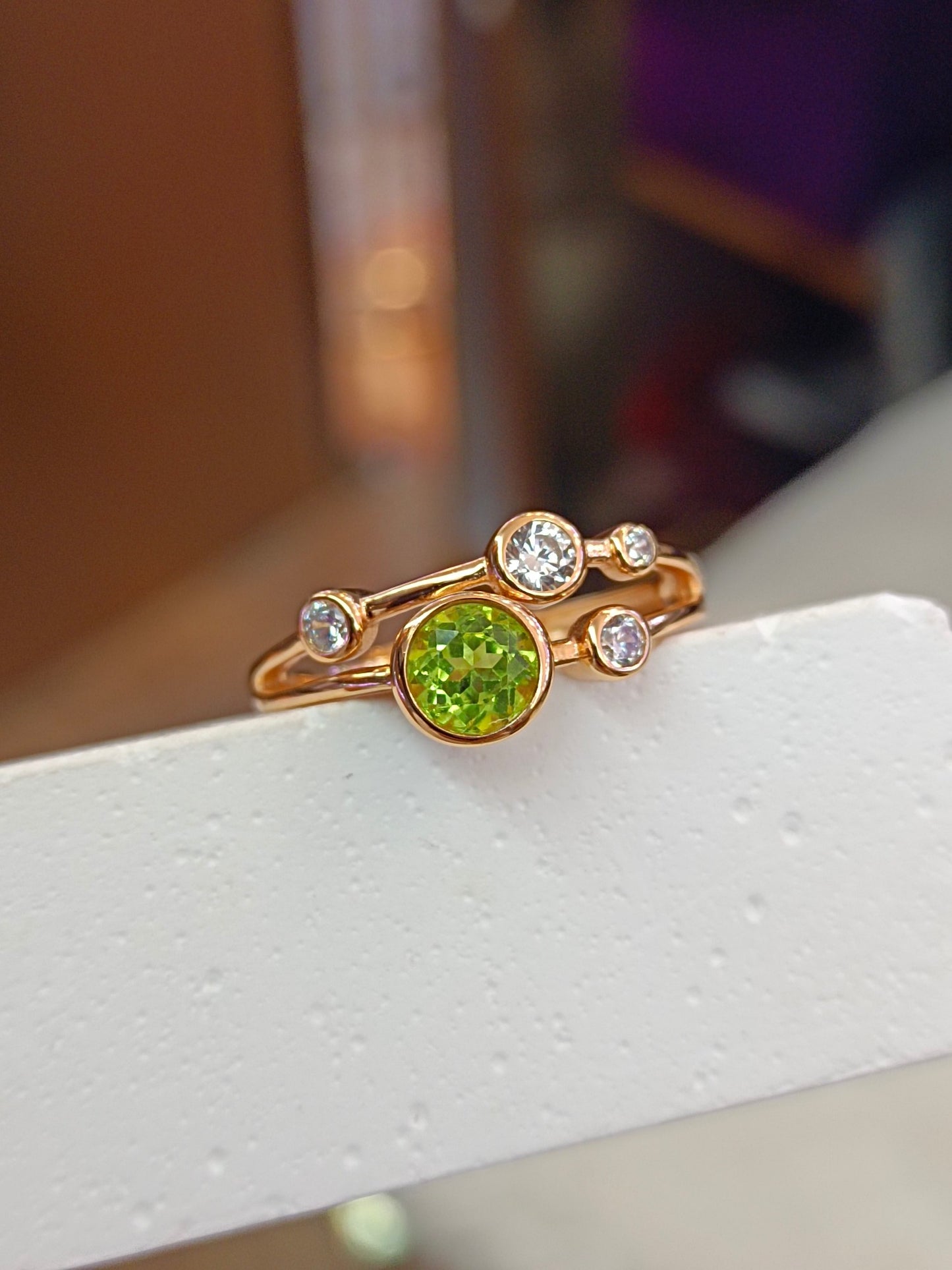 Utsökt S925 Sterling Silver Peridot Bubble Ring med 18K guldinbäddning - Modesmycken