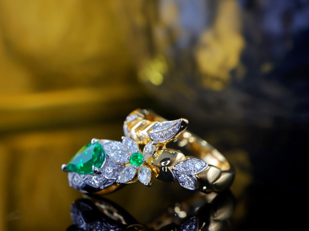 Smaragdring im Serpentinen-Design – ein mystisches und luxuriöses Schmuckstück