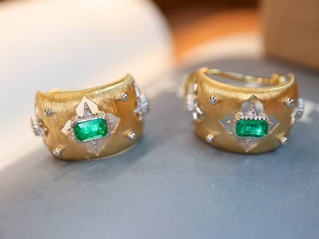 Joyería con clips para orejas de esmeralda estilo Buccellati
