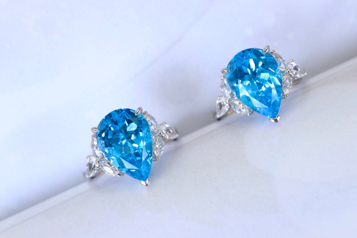 Swiss Blue Topaz Ring with 18K Gold and Diamonds - Elegant Jewelry