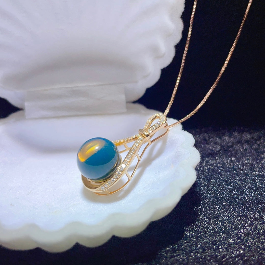 Colgante de Ámbar Azul Dominicana Incrustado en Oro de 18K - Joyería Exquisita