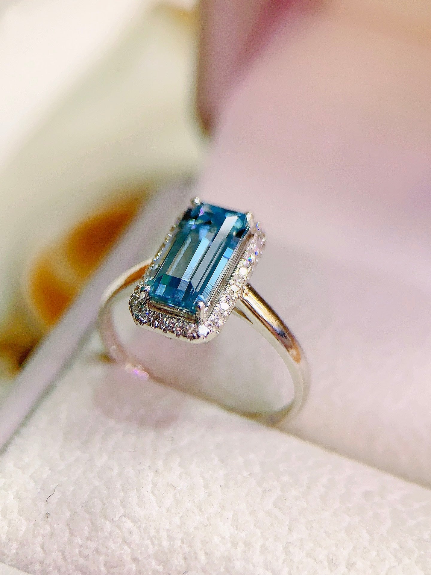 Elegant Aquamarine Ring - A Touch of Serenity in Jewelry