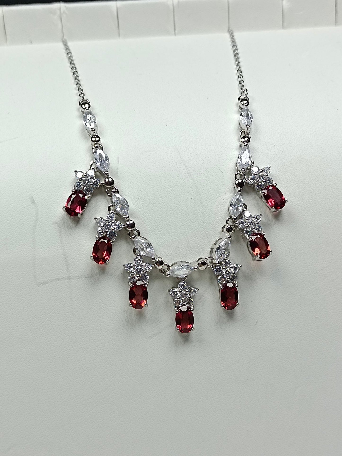 Luxury S925 Silver Embedded Garnet Jewelry Necklace