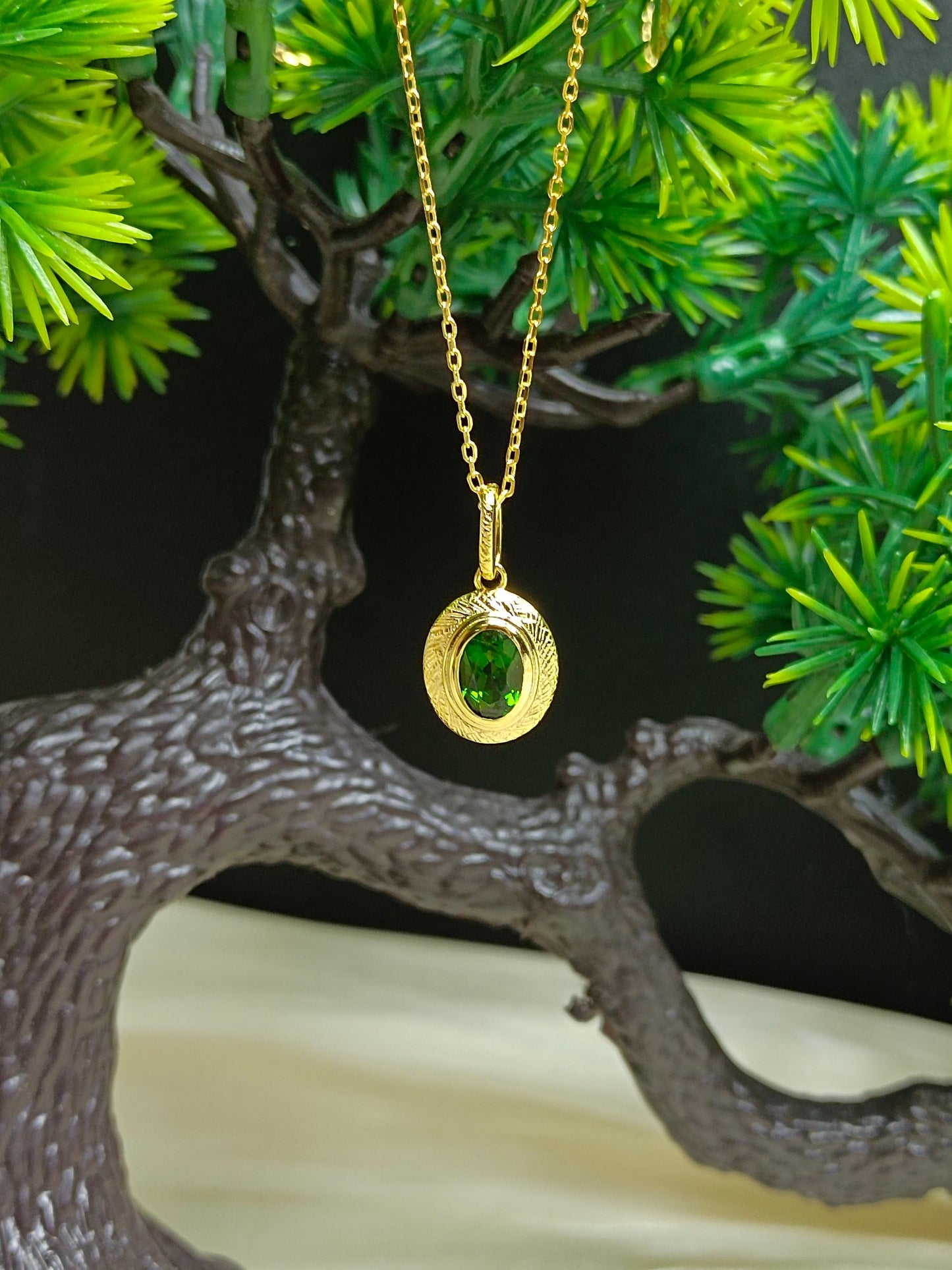 Pandantiv diopside impodobit din argint S925 cu tehnica din aur de 18K - bijuterii vintage franceze in stil curte