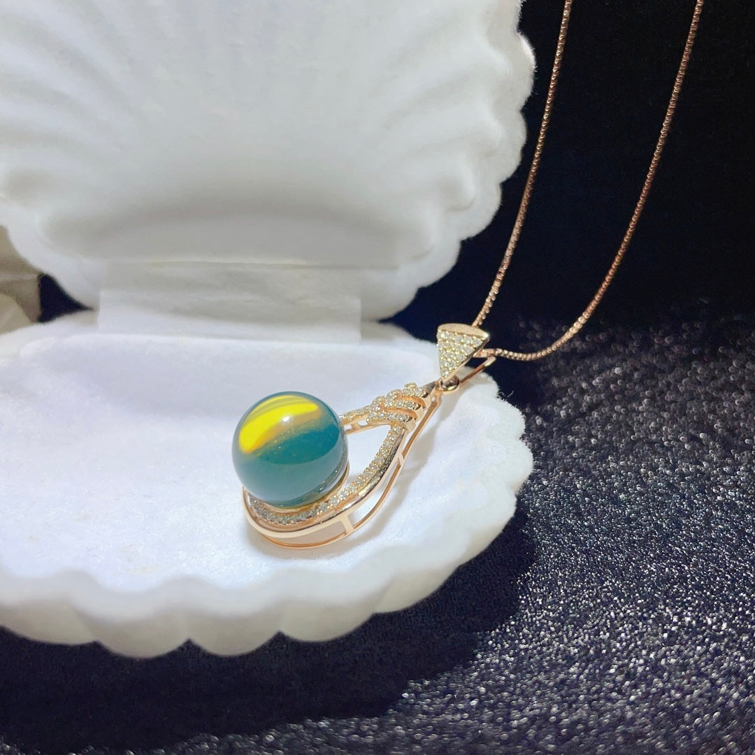 Colgante de Ámbar Azul Dominicana Incrustado en Oro de 18K - Joyería Exquisita