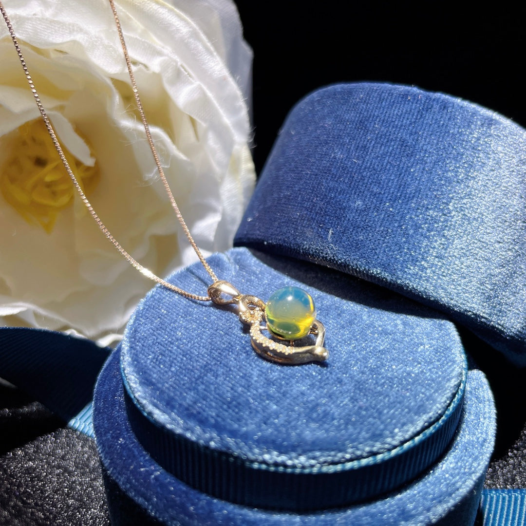 Exquisito Colgante de Ámbar Azul Dominicana Incrustado en Oro de 18K - Joyería Única