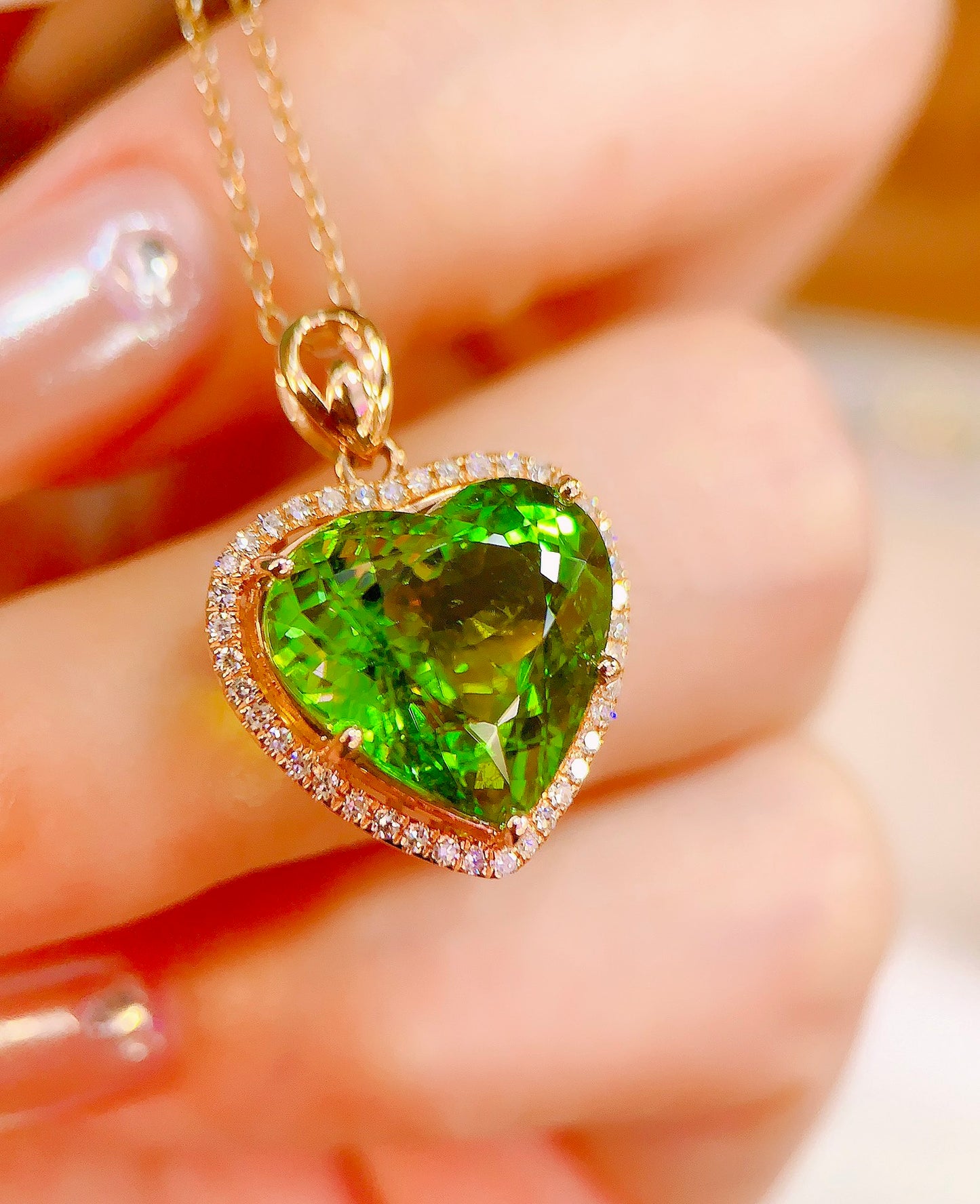 Colgante de turmalina natural - Joyería con piedra natal de octubre
