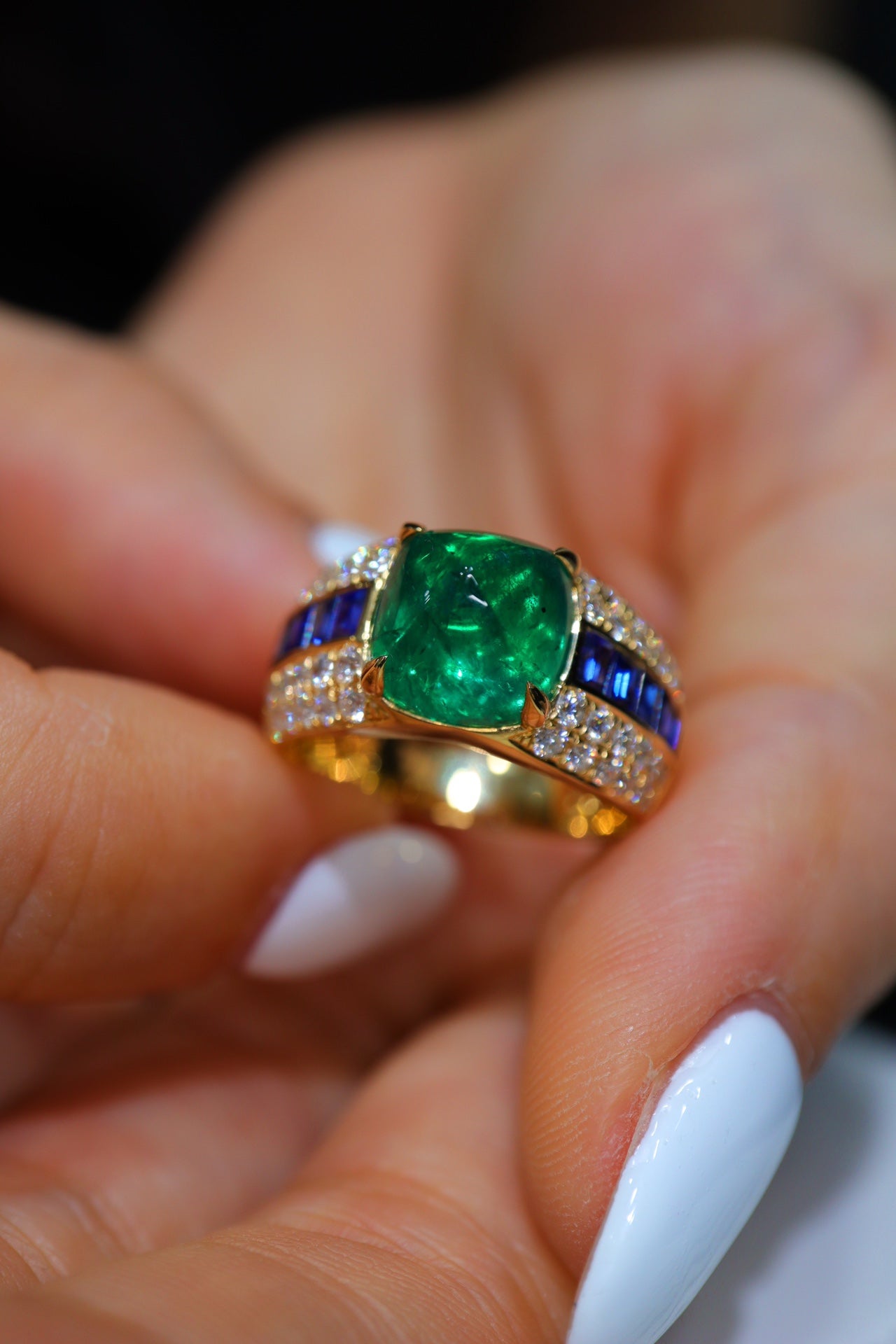 Artdeco schwerer handwerklicher sambischer Zuckerhut-Smaragd-Ring mit 4,02 ct – Premium-Schmuck