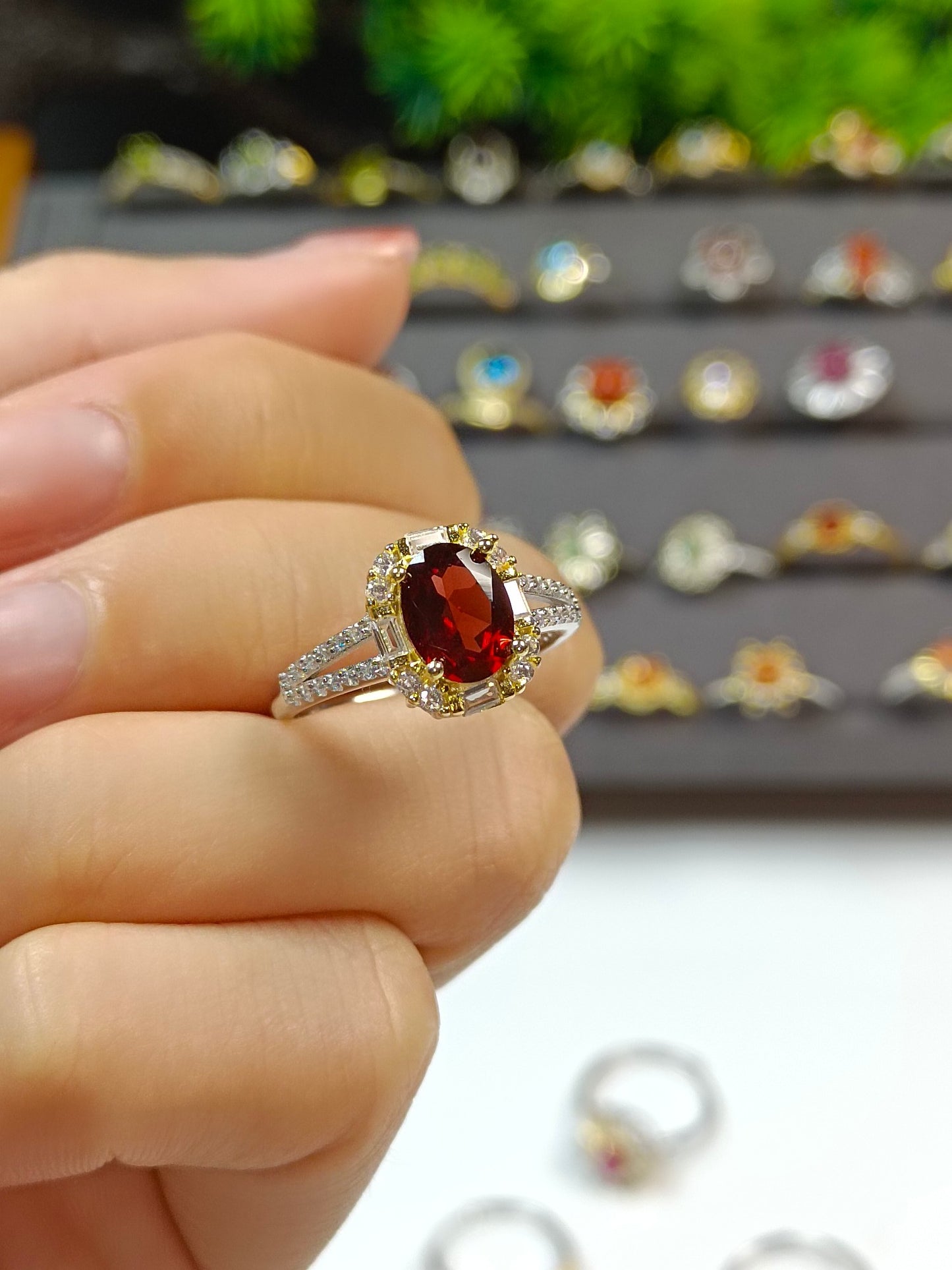 Elegante anello in argento sterling con granato - Gioielli artigianali bicolore regolabili