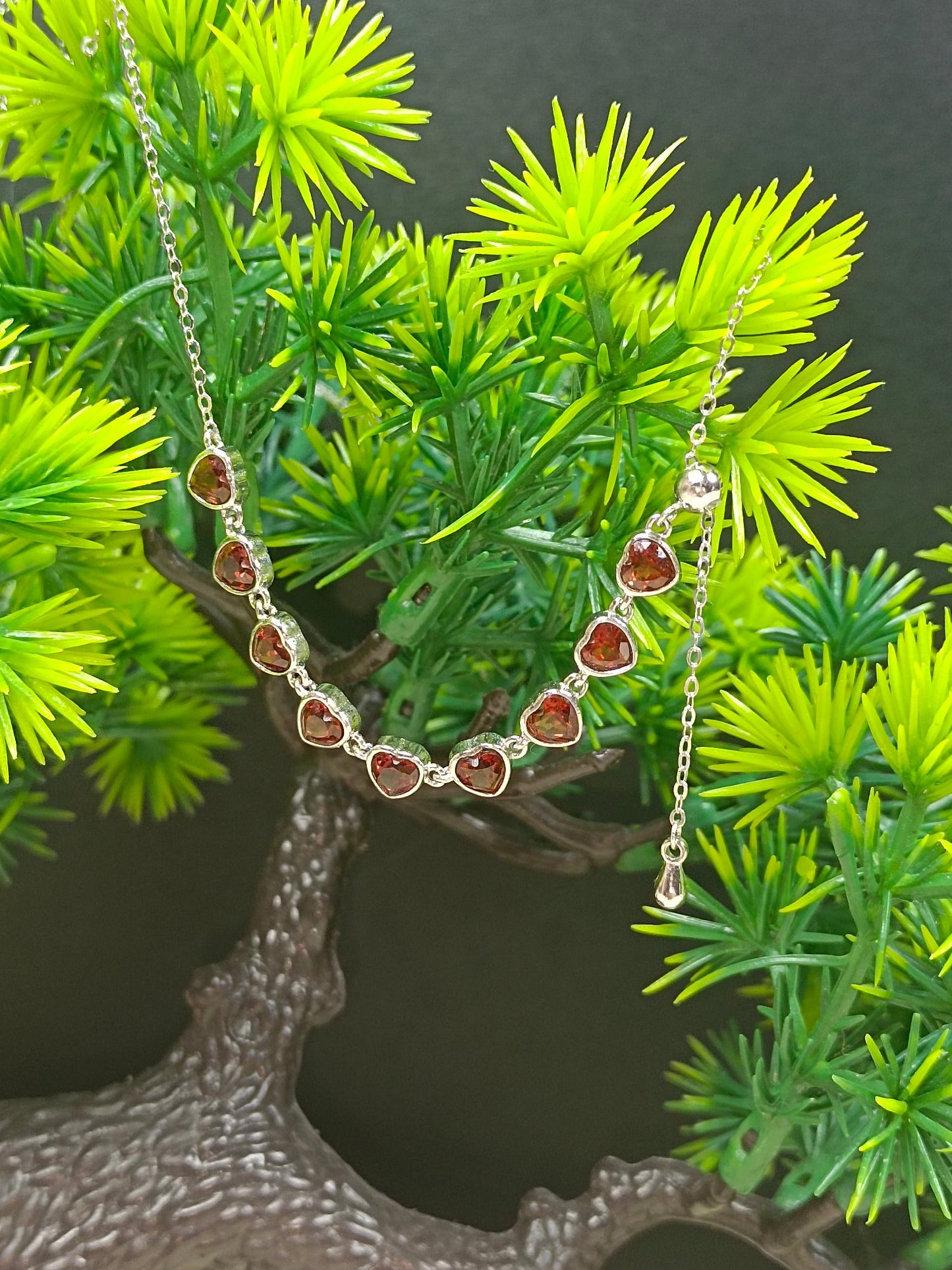 S925 zilveren harthanger met granaat - Unieke sieraden voor lente en zomer