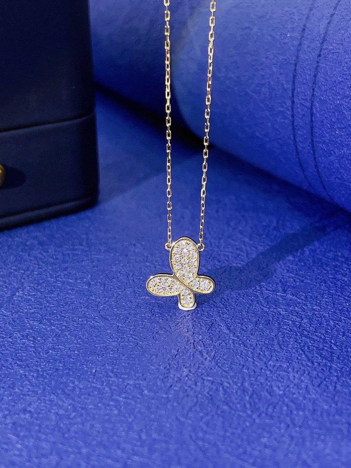 9K Cultured Diamond Irregular Butterfly Pendant Jewelry