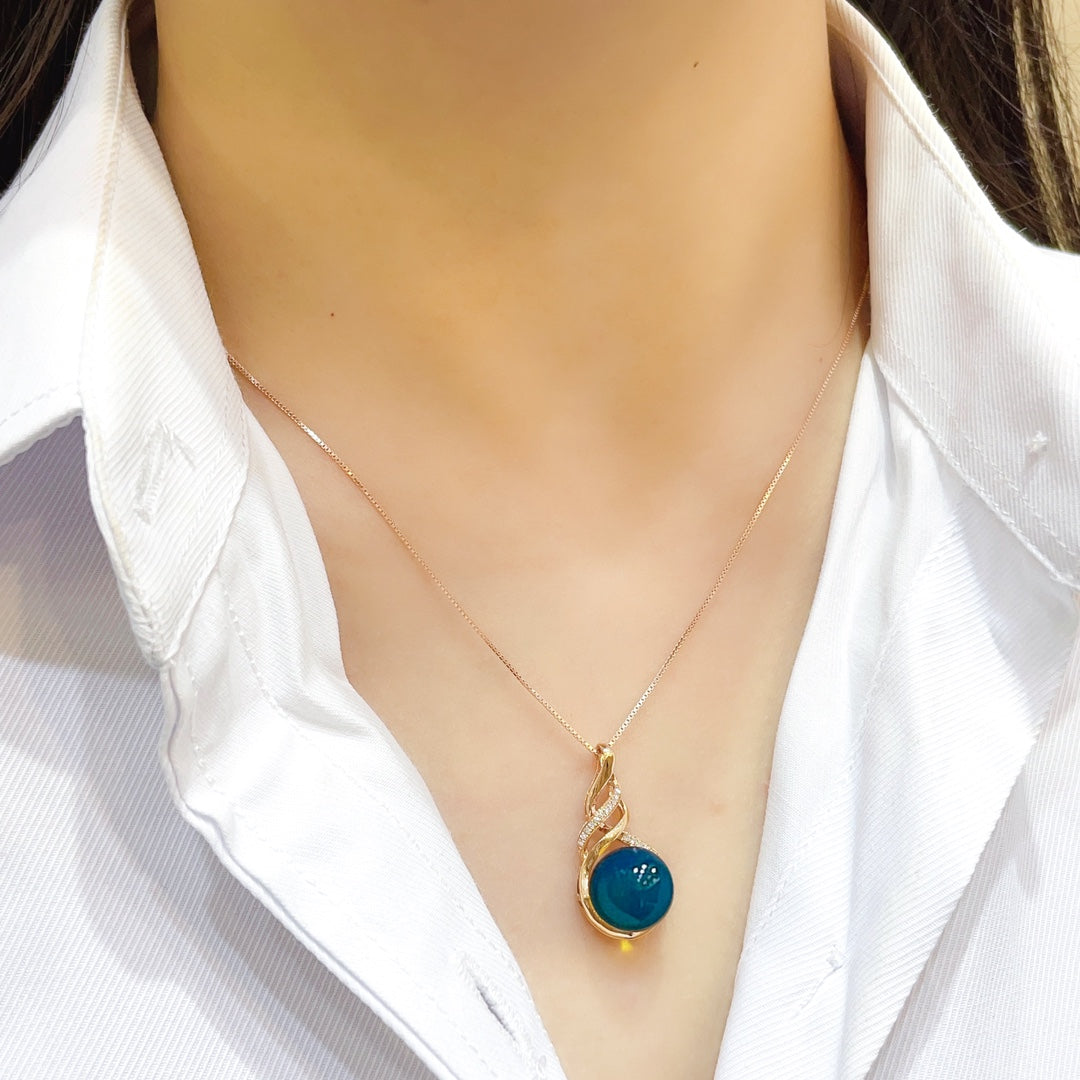Bijoux exquis avec pendentif en ambre bleu dominicain intégré en or 18 carats