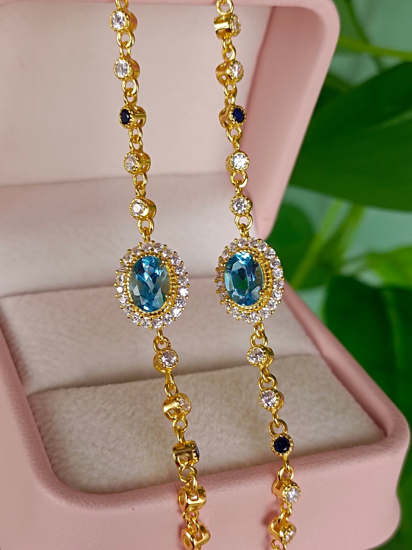 Bracciale svizzero con topazio azzurro naturale: gioielli unici per la pace e l'amicizia