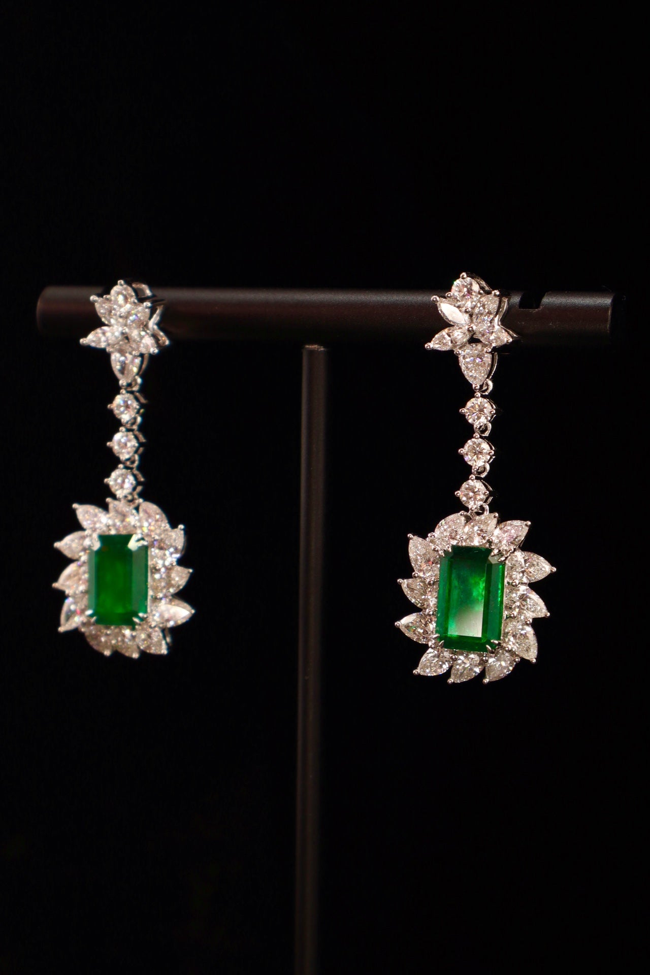 Anting Hijau Zamrud - Perhiasan Mewah