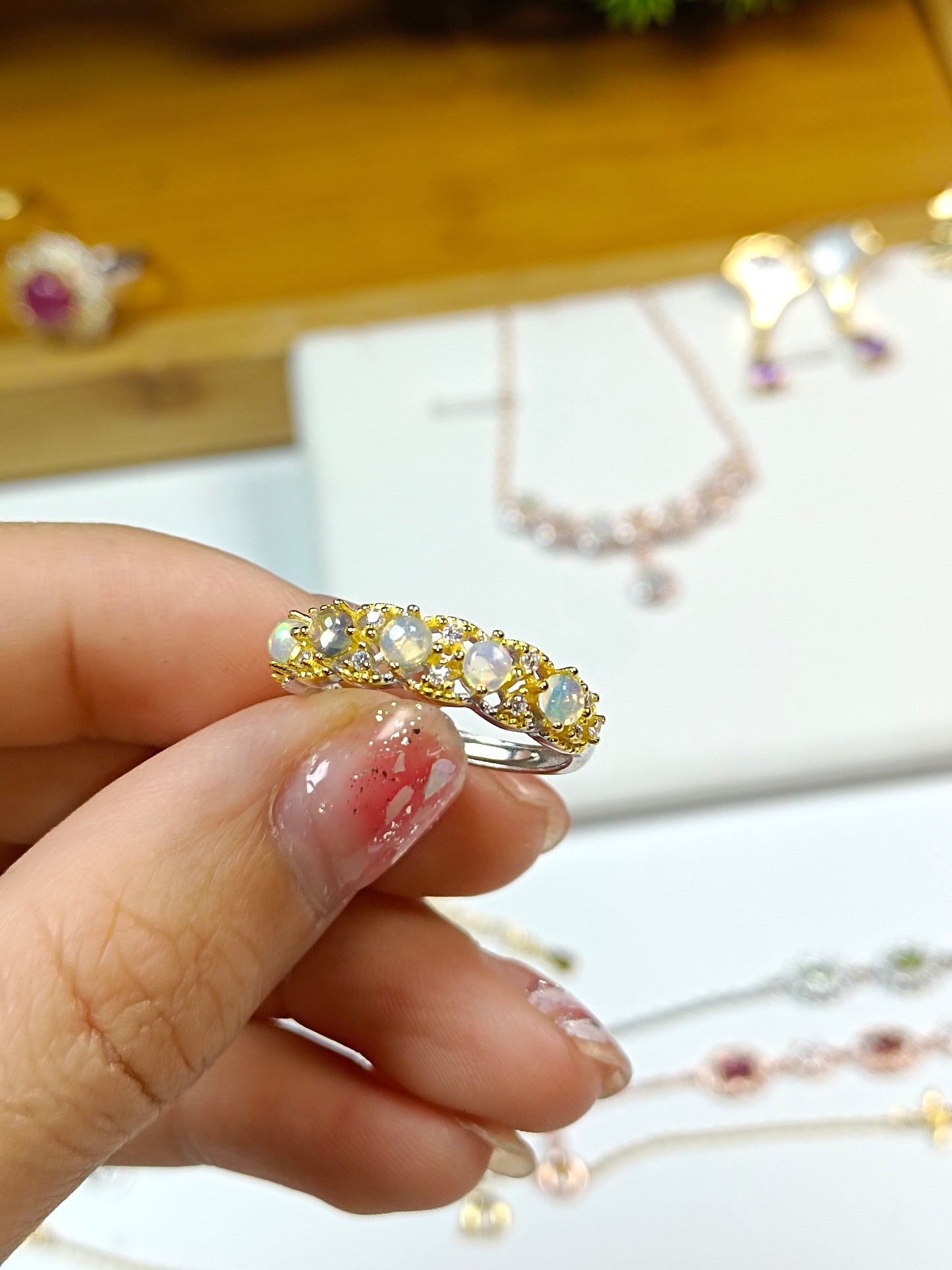 Anello con fila di opali incorporati in argento S925 - Gioielli di moda minimalista