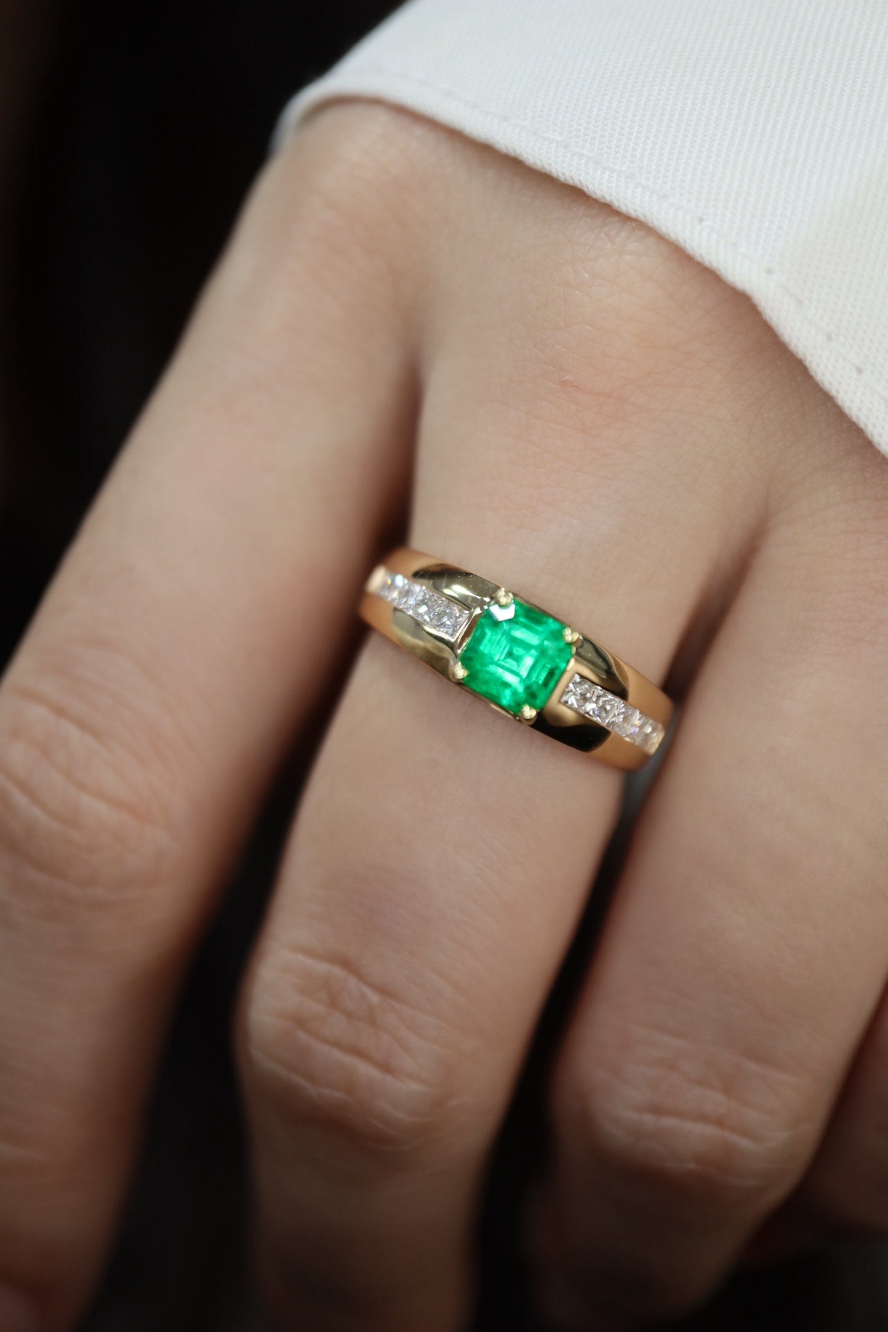 Panjshir-Smaragdring – leuchtend grüner Schmuck für ein mutiges Statement