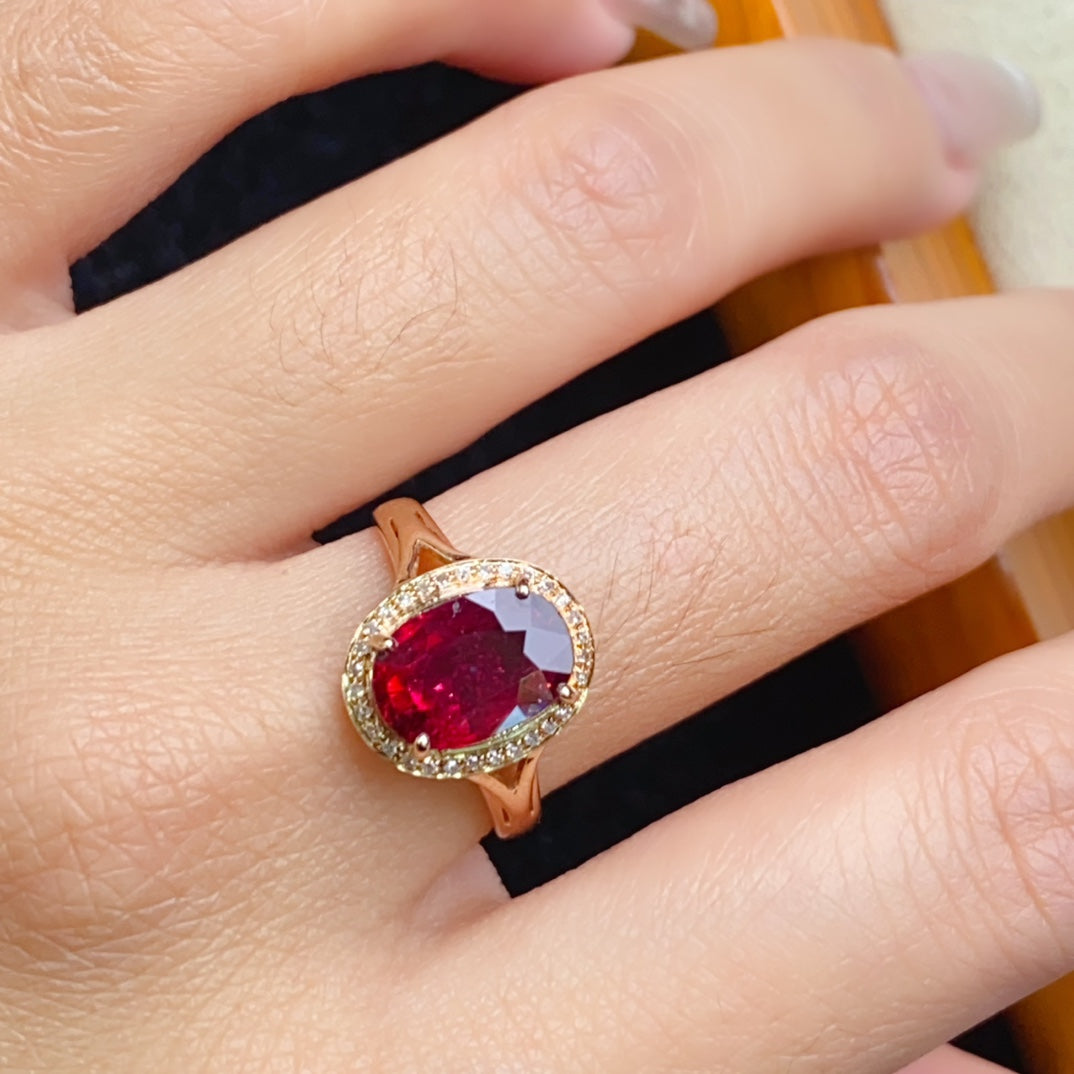 Cincin Turmalin Merah yang Indah - Simbol Keberuntungan dan Keceriaan dalam Barang Kemas