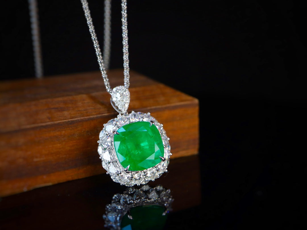 Emerald Pendant Jewelry: Vivid Green, Large 6.32ct Stone