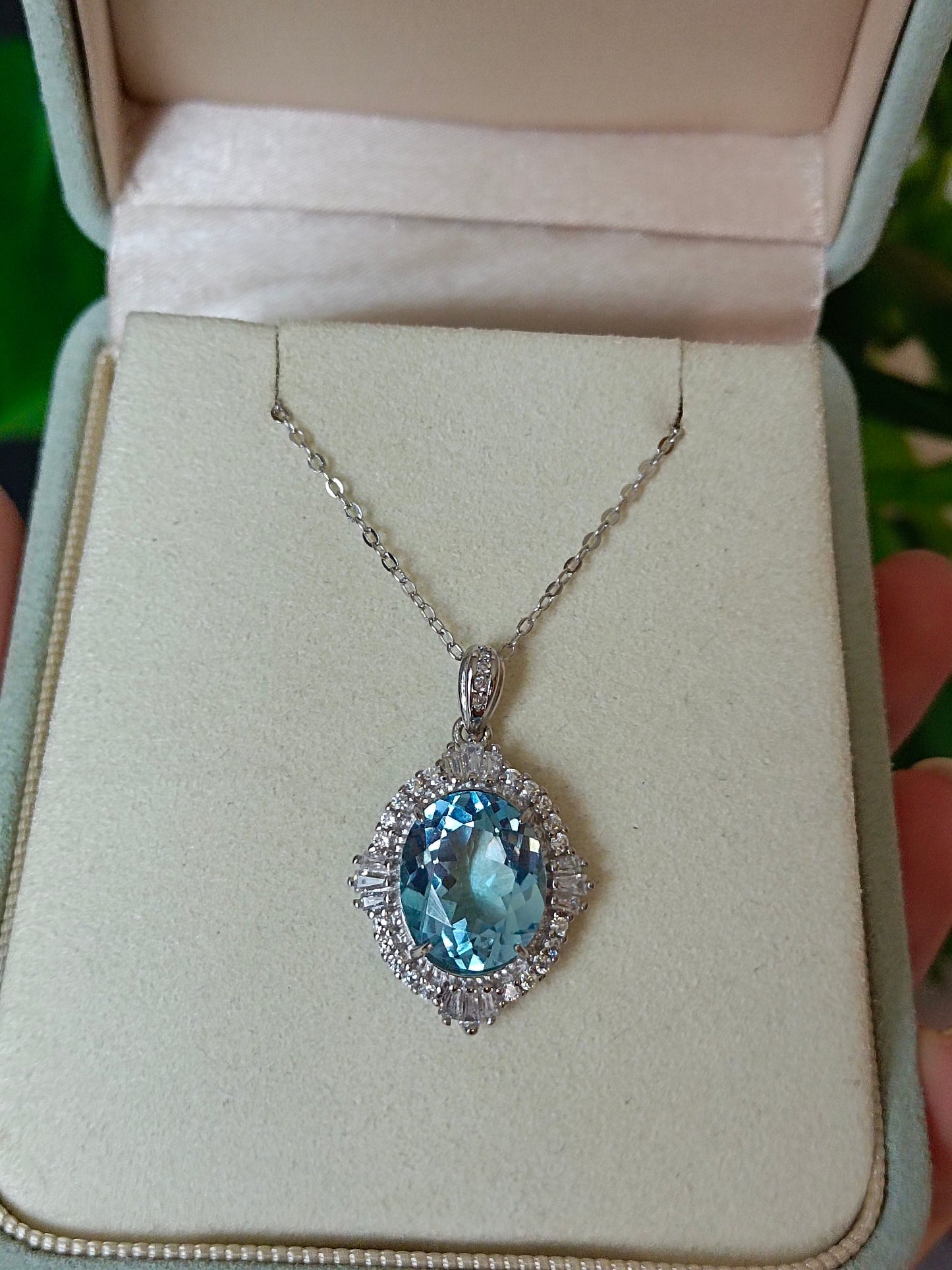 Exquisite Natural Topaz Pendant - Elegant Jewelry for Every Occasion