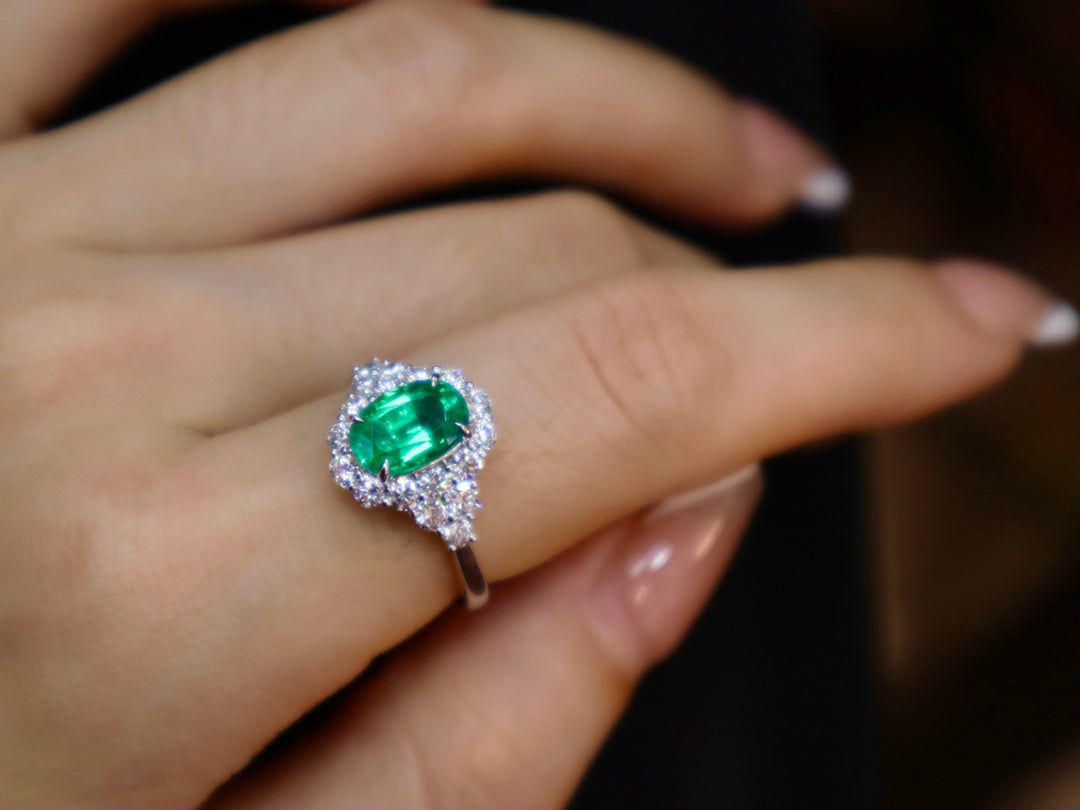 Emerald Ring: 1.55ct Vivid Green Gemstone smycken