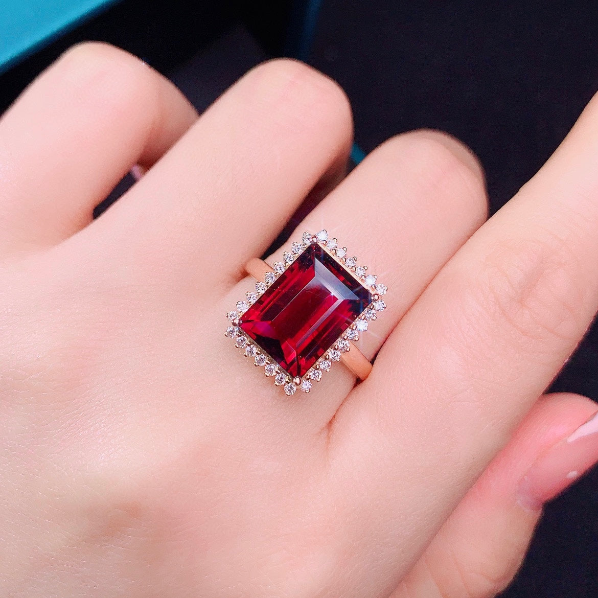 Exquisito Anillo de Turmalina Natural - Joyería de Alta Gama