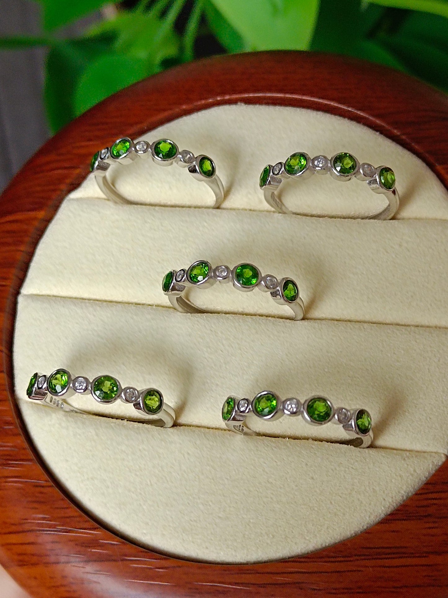 Anello a bolle di diopside naturale - Gioiello squisito