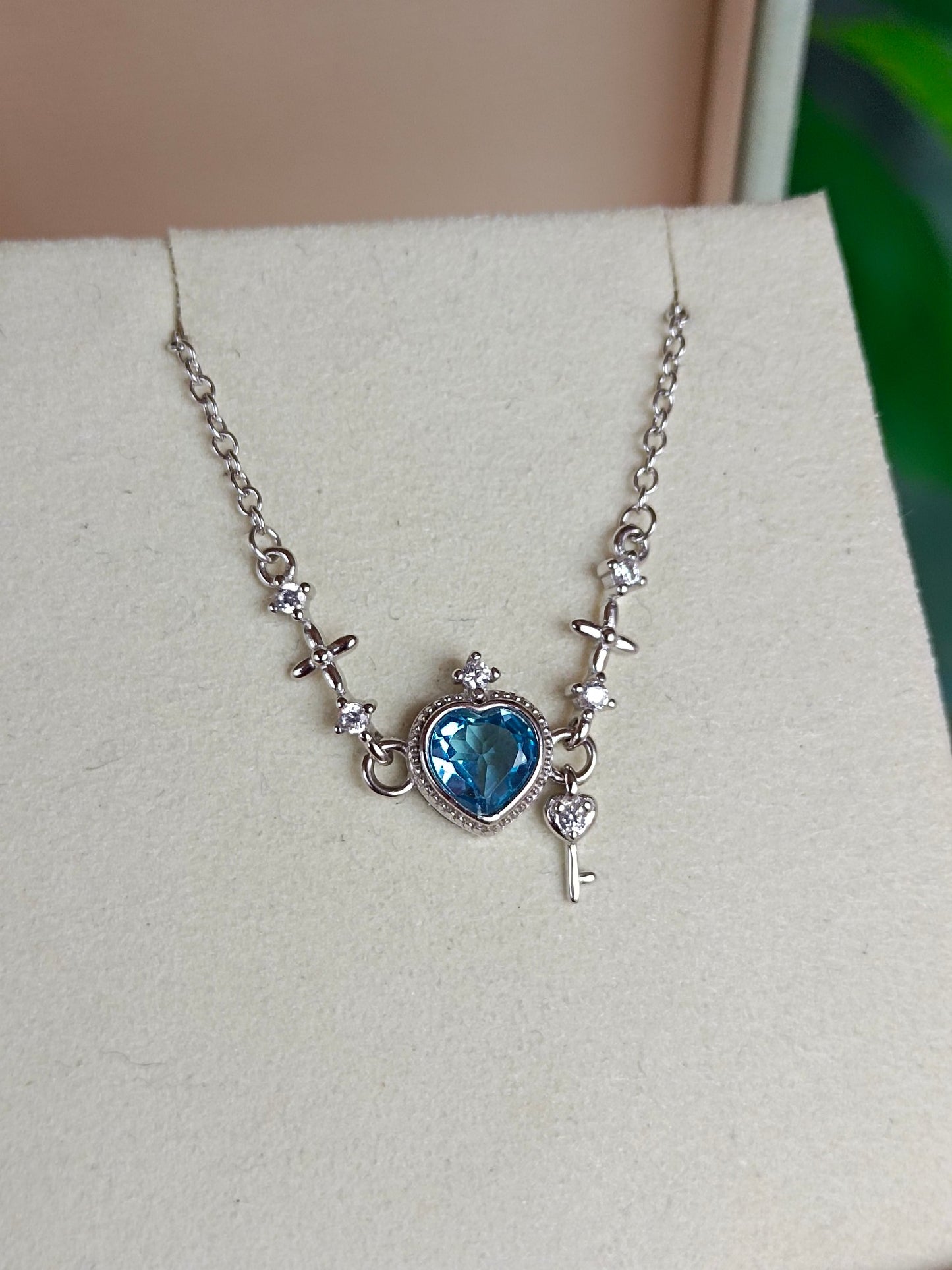 Bracciale con ciondolo a cuore con topazio azzurro naturale svizzero - Gioielli squisiti