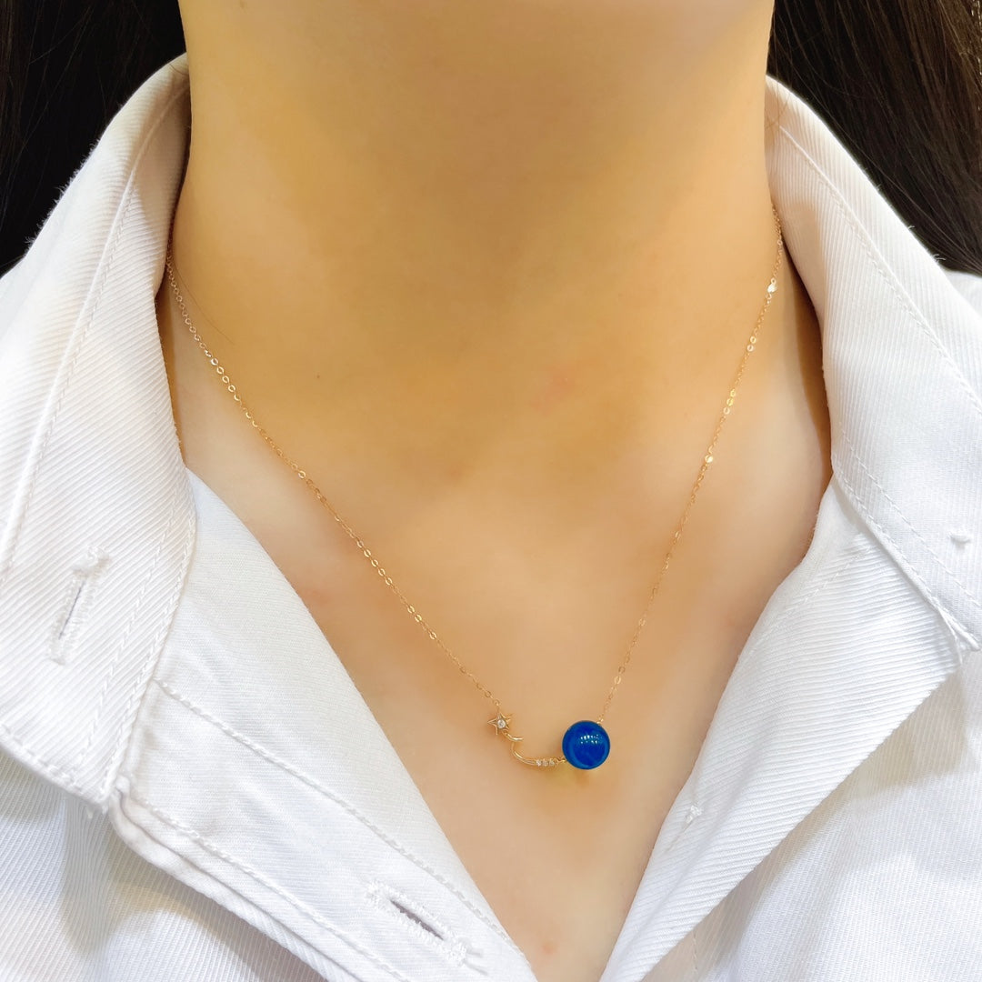 Zarif 18 Ayar Altın Gömülü Dominik Mavisi Kehribar Kolye - Bir Takı Başyapıtı