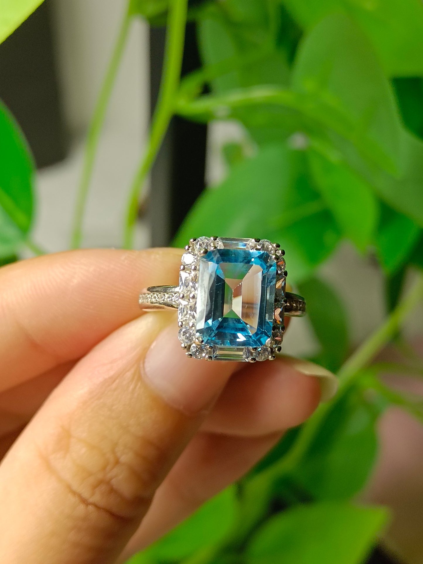 Natural Topaz Square Ring - Exquisite Jewelry for Elegant Taste