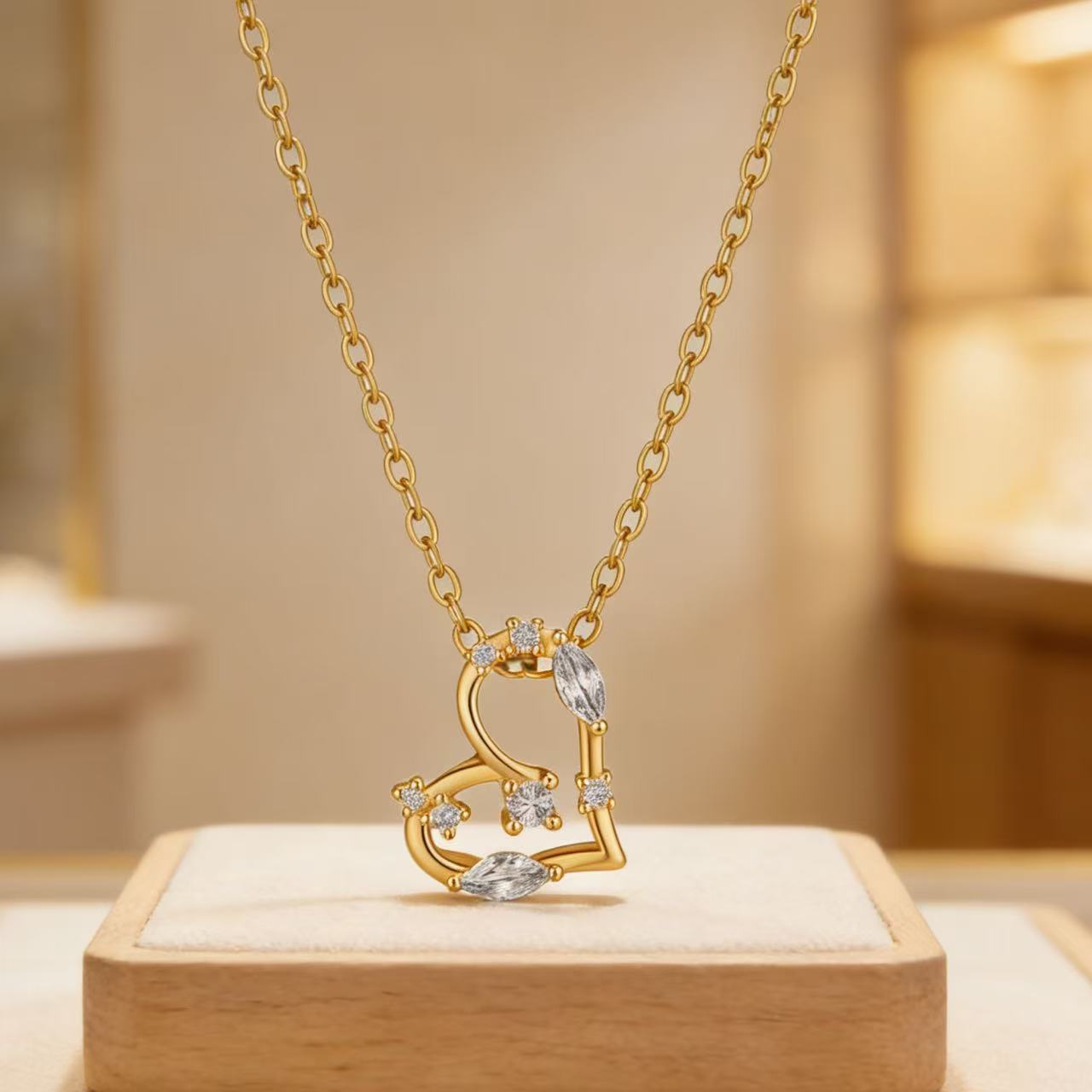 Heart Shaped Necklace With Diamond Inlaid Hollow Design Clavicle Length Chain